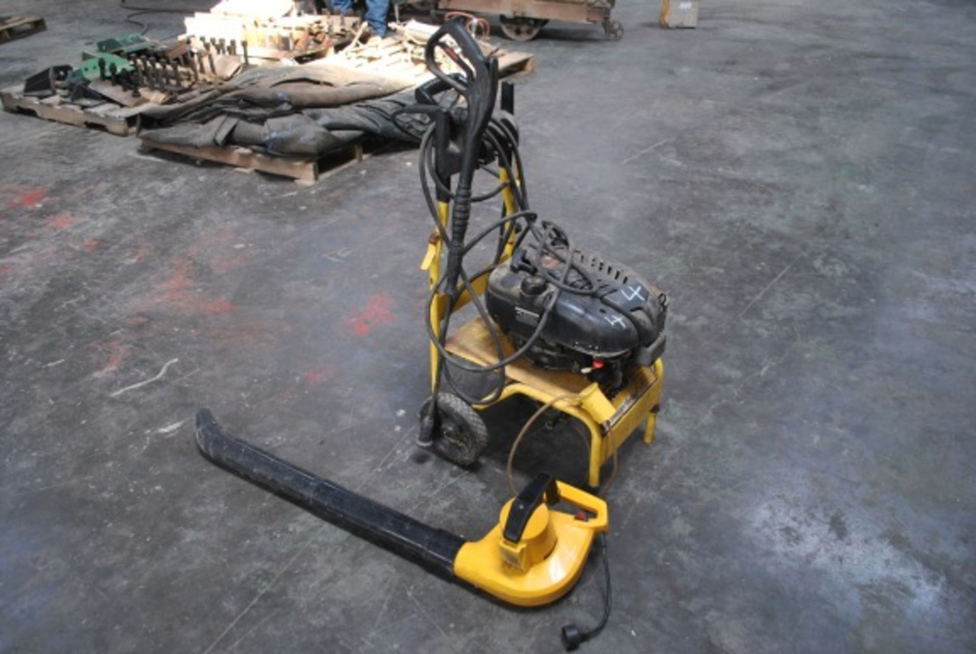 1 HP ELECTRIC BLOWER AND KARCHER ELECTRIC PRESSURE WASHER