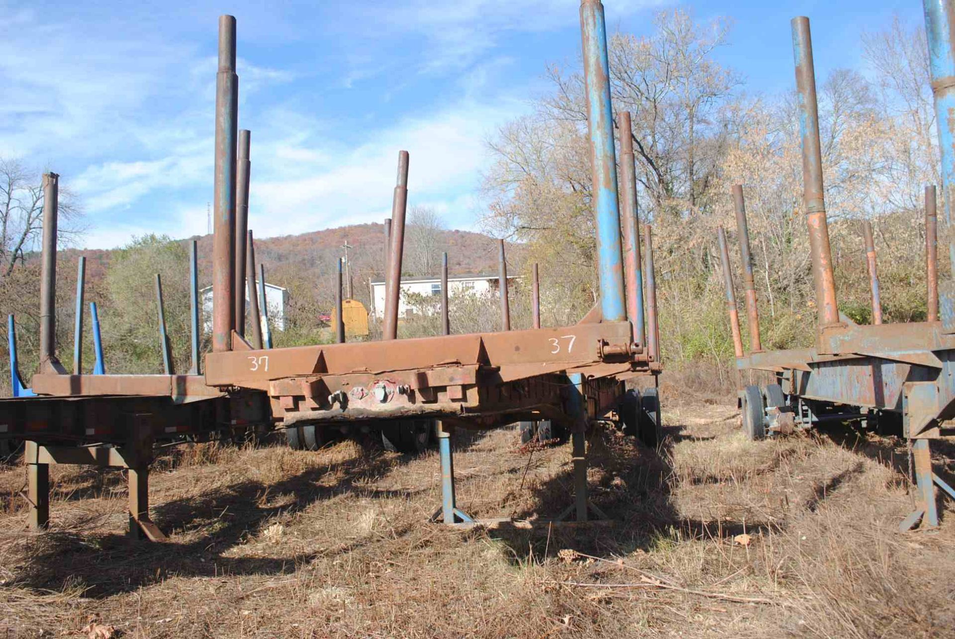 40' DOUBLE BUNK LOG TRAILER; NO TITLE, BILL OF SALE ONLY - Image 2 of 3