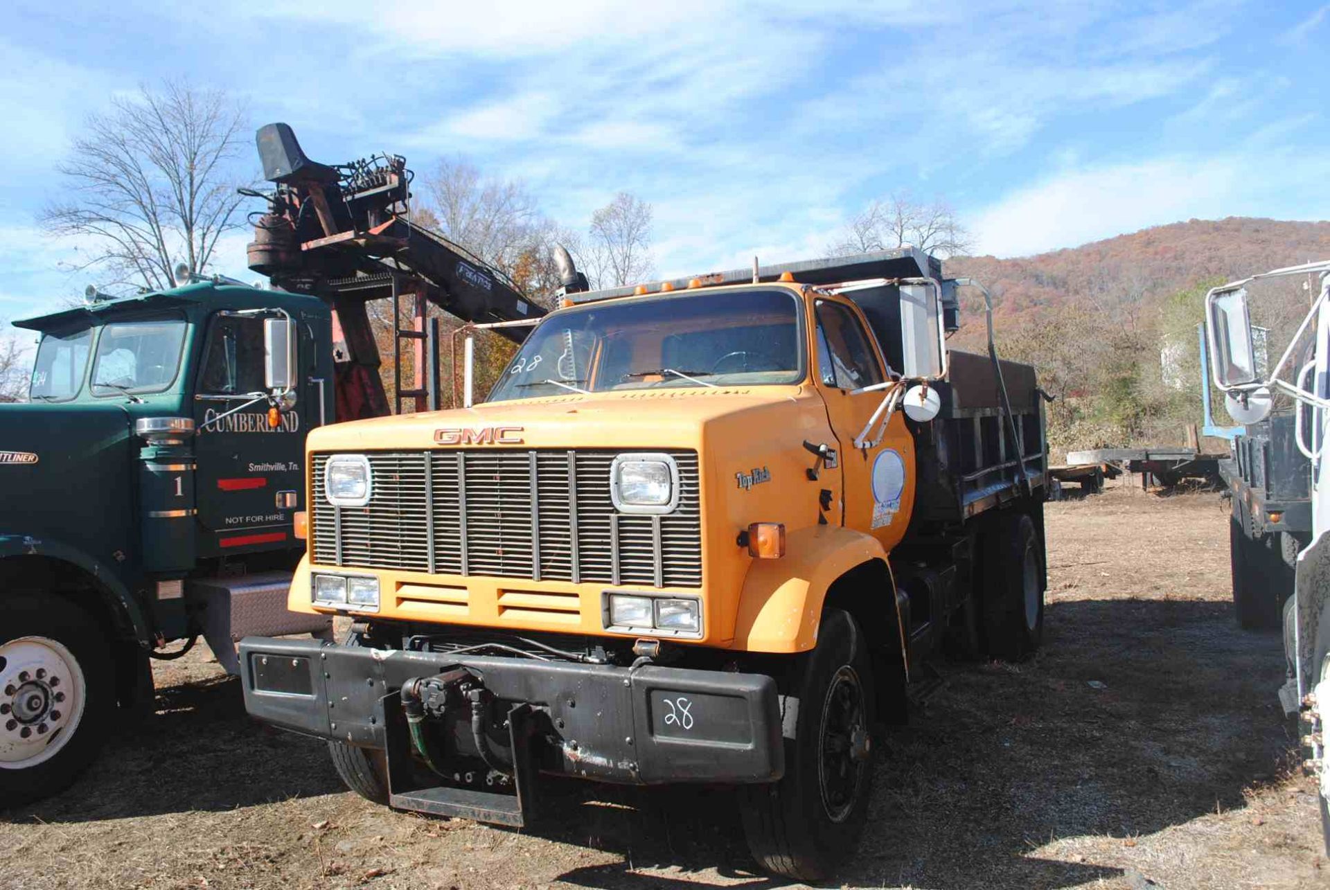 1990 GMC TOP KICK SINGLE AXLE DUMP MODEL 7000 DIESEL; W/CAT DIESEL ENGINE; W/5 & 2 SPEED - Image 2 of 4