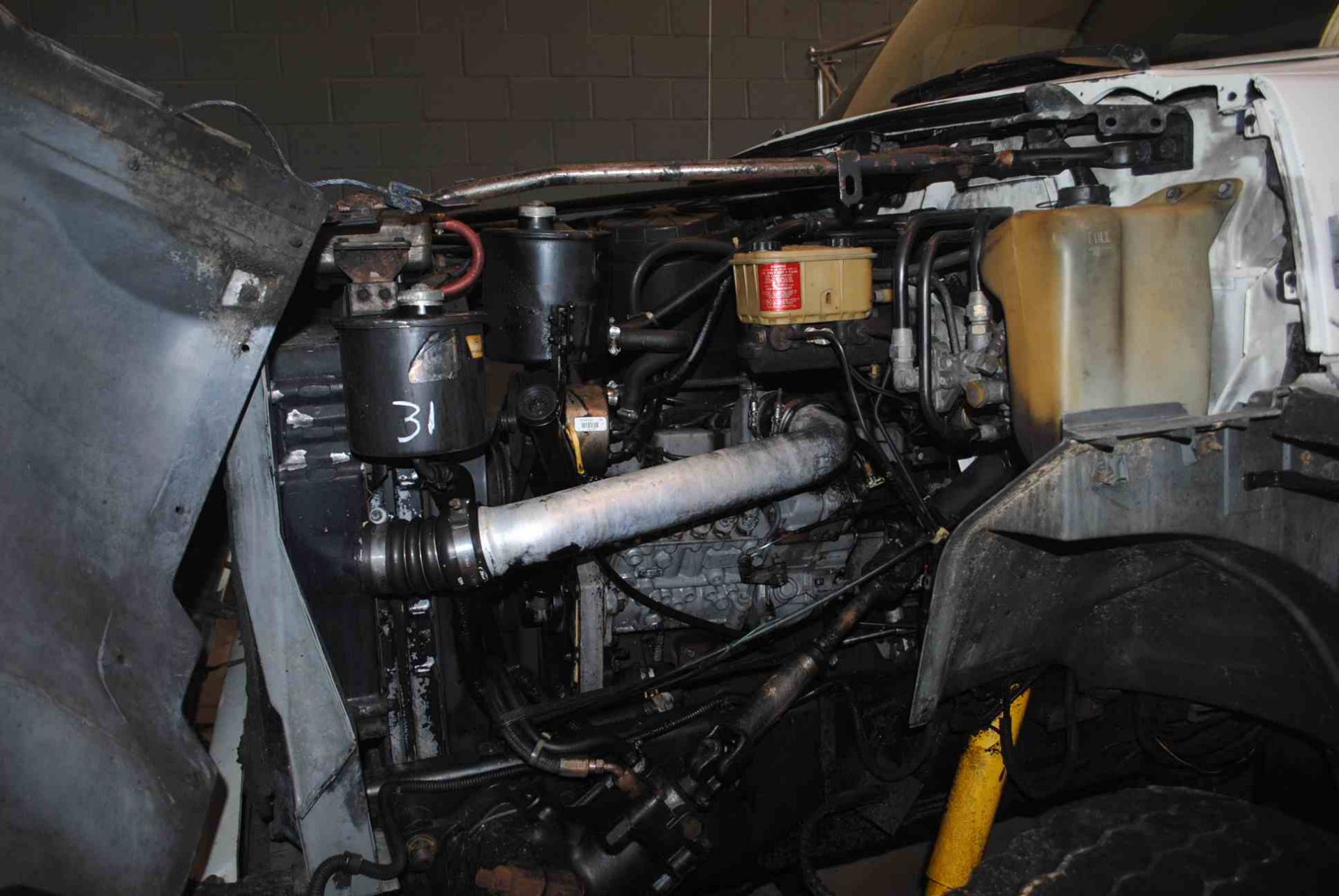 1994 FORD F700 CREW CAB SERVICE TRUCK W/CUMMINS ENGINE; W/5 & 2 SPEED TRANSMISSION; W/PTO; VIN- - Image 5 of 5