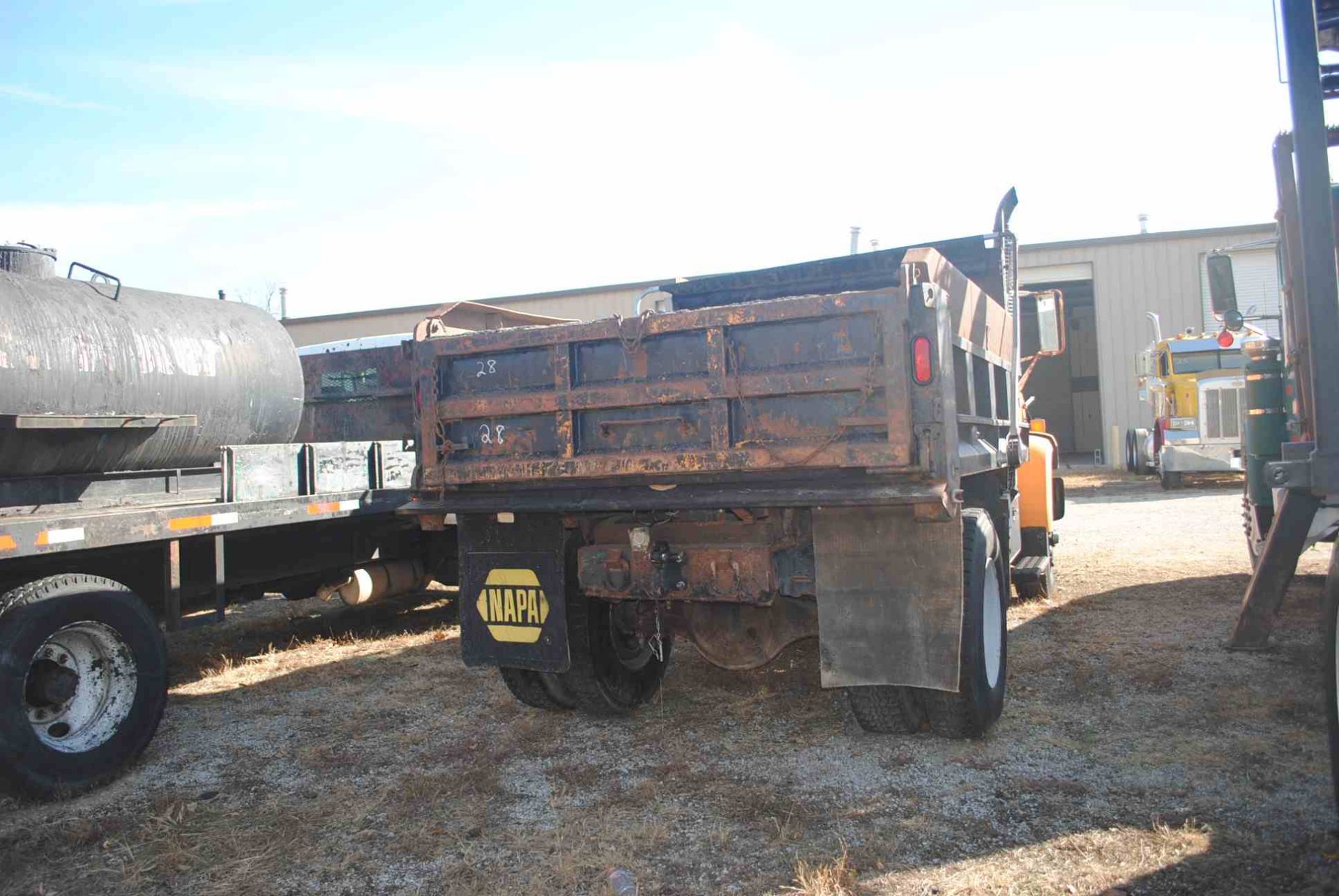 1990 GMC TOP KICK SINGLE AXLE DUMP MODEL 7000 DIESEL; W/CAT DIESEL ENGINE; W/5 & 2 SPEED - Image 4 of 4