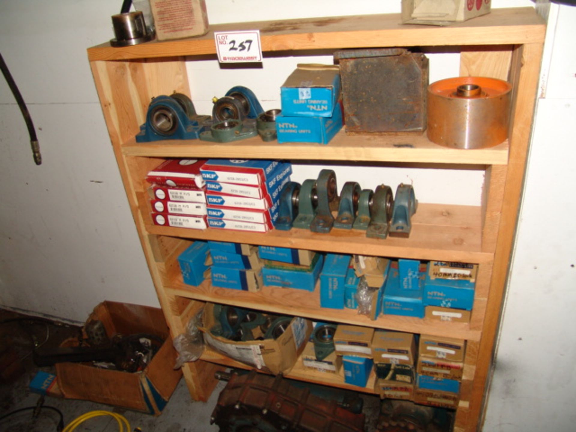 SHELF UNIT OF NEW BEARINGS, PILLOW BLOCKS, ETC. SKF, NTN, ETC.