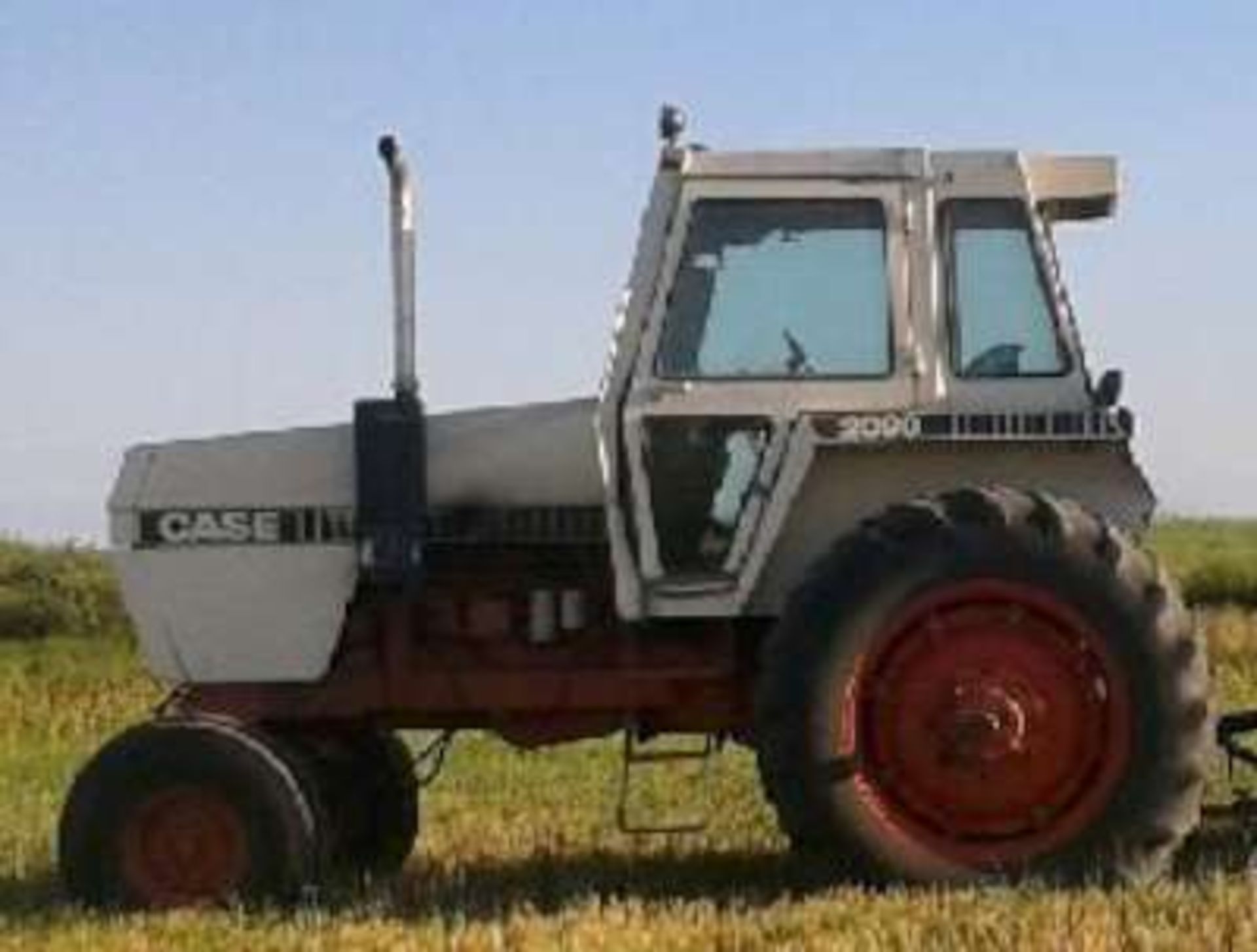 Case 2090 Tractor: cab, air, hyd,5567hrs - Image 2 of 2