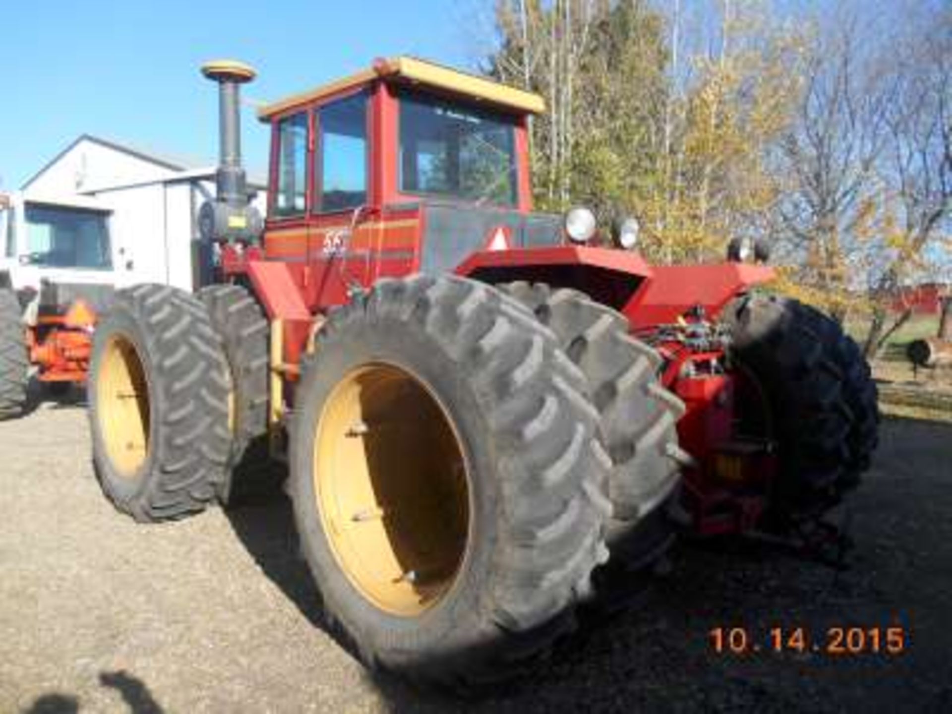 Versatile 555 4WD tractor: Cab, air, 4hyd, new inside tires, 18.4x38 duals, 6100 hours, new engine@ - Image 2 of 4