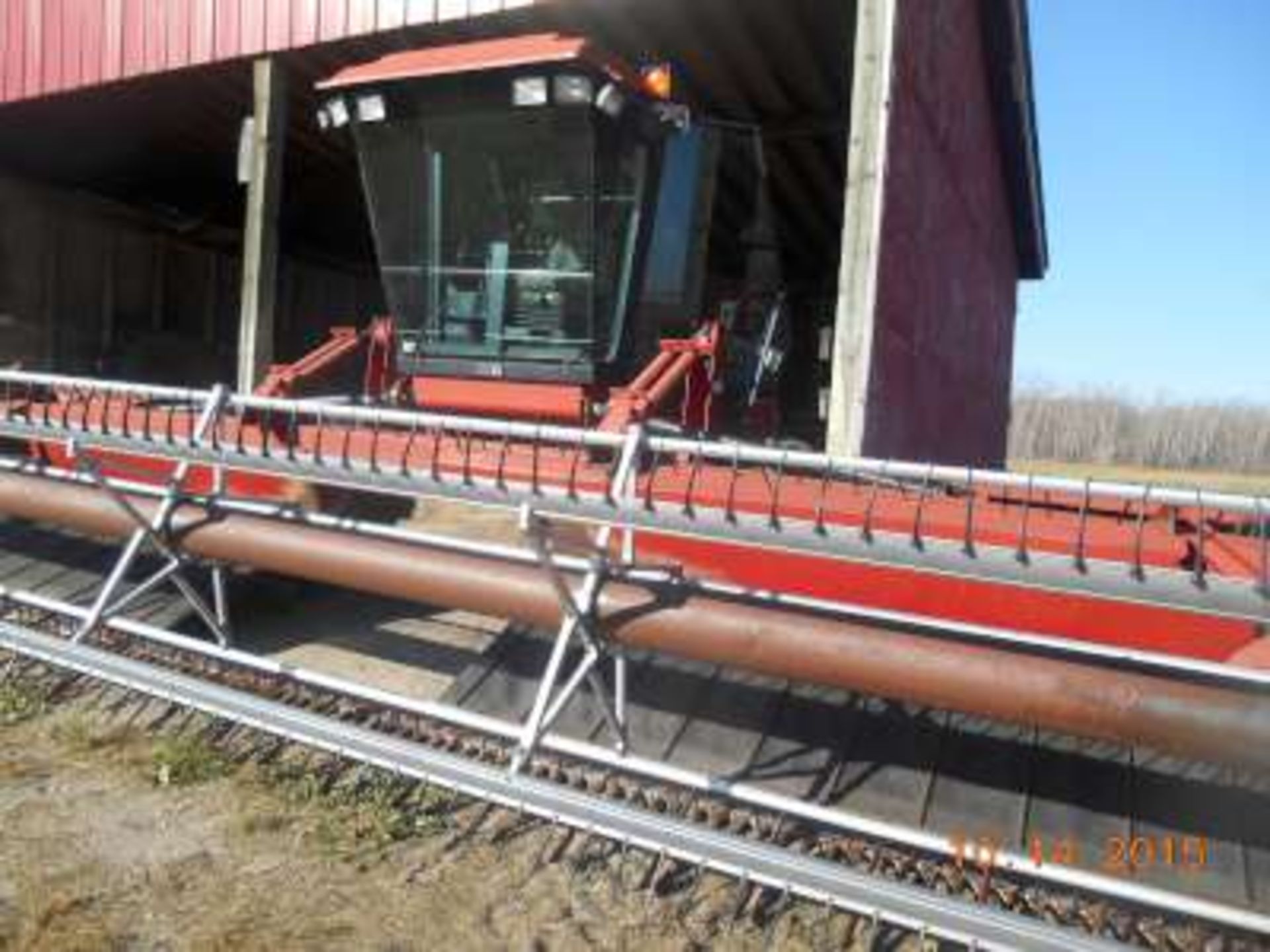 1995 Case IH SP 8820 Swather: diesel, 25ft shifting table, pick up reel, 2900 hours – real nice - Image 3 of 4