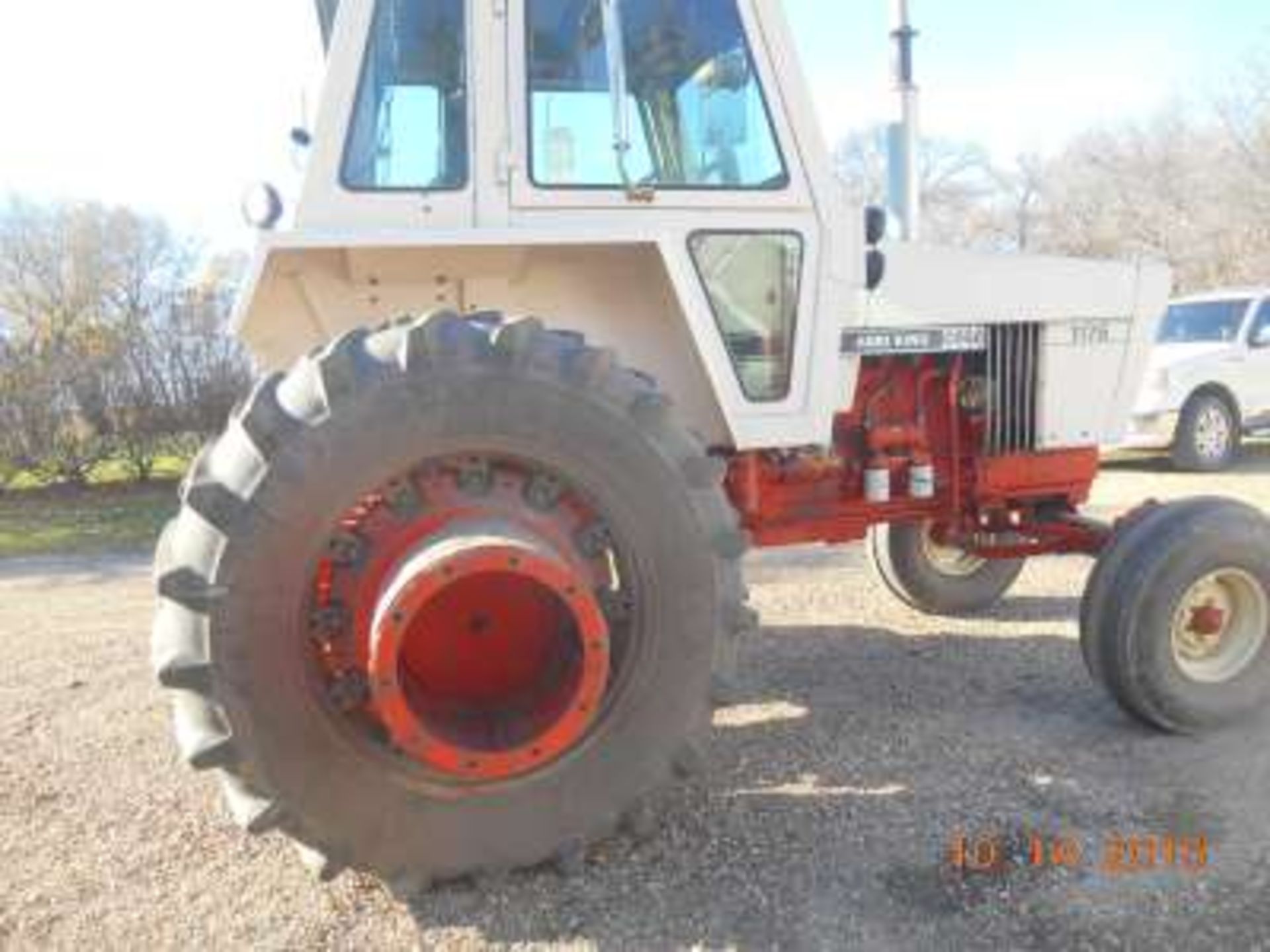 Case 1175 (white): cab, air, standard, PTO, 6900 hours, good rubber, duals – good