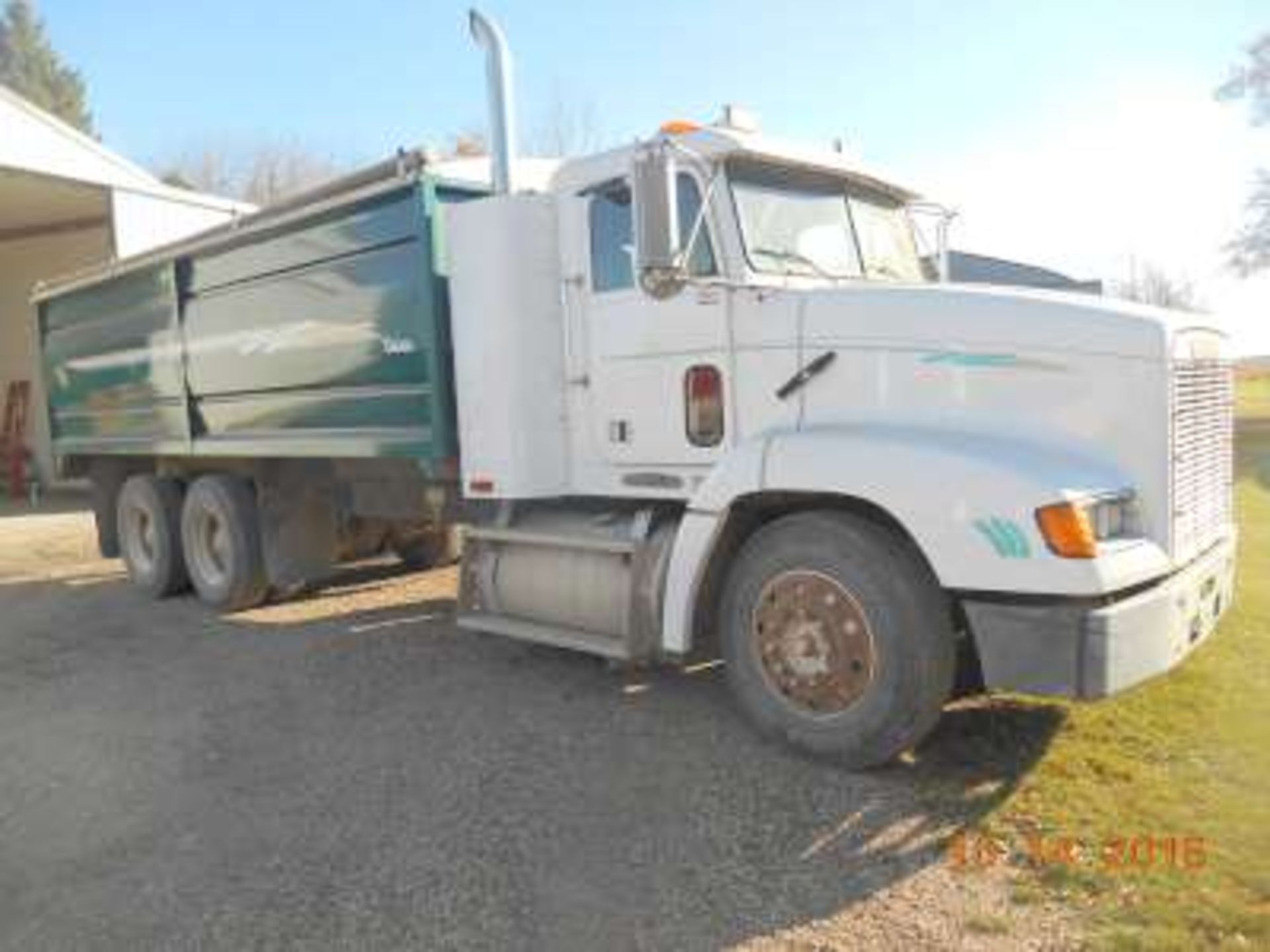 1994 freight liner truck: tandem, diesel cat engine, fuller 10 speed, 20ft cascade box, hoist, tarp, - Image 3 of 6