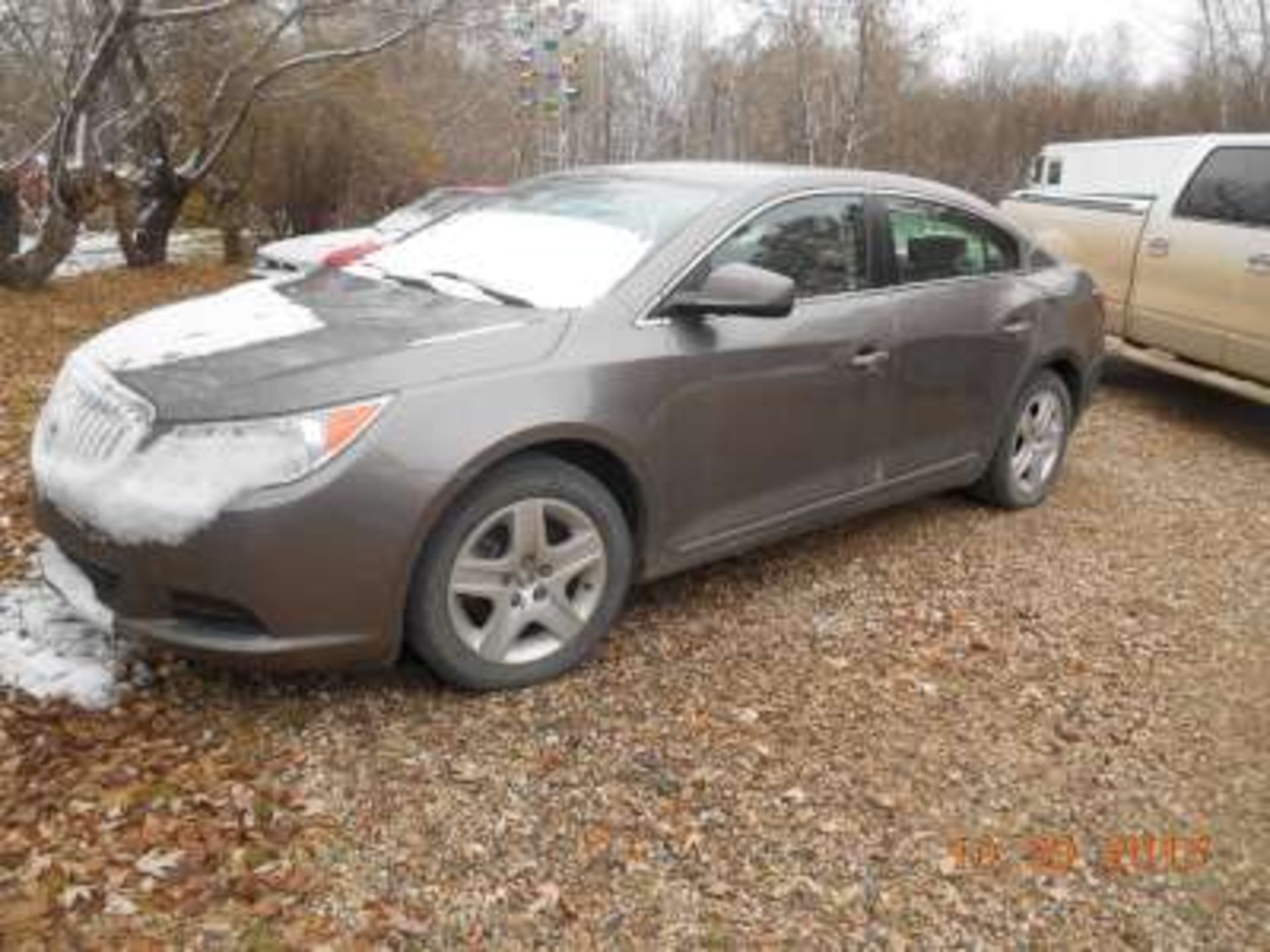 2010 Buick Lacrosse: 4cyl, fully loaded, auto, low km new rubber