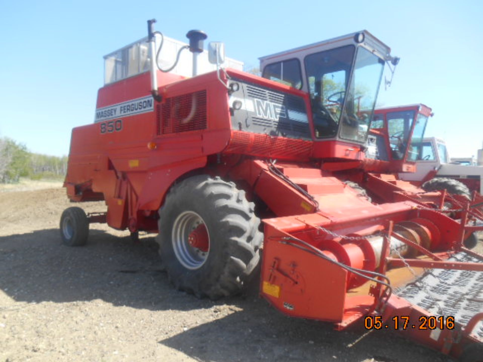 MF 850 SP Combine-Grey Cab, melroe pickup,chopper, 2031 hrs ( Real Nice) - Image 3 of 4
