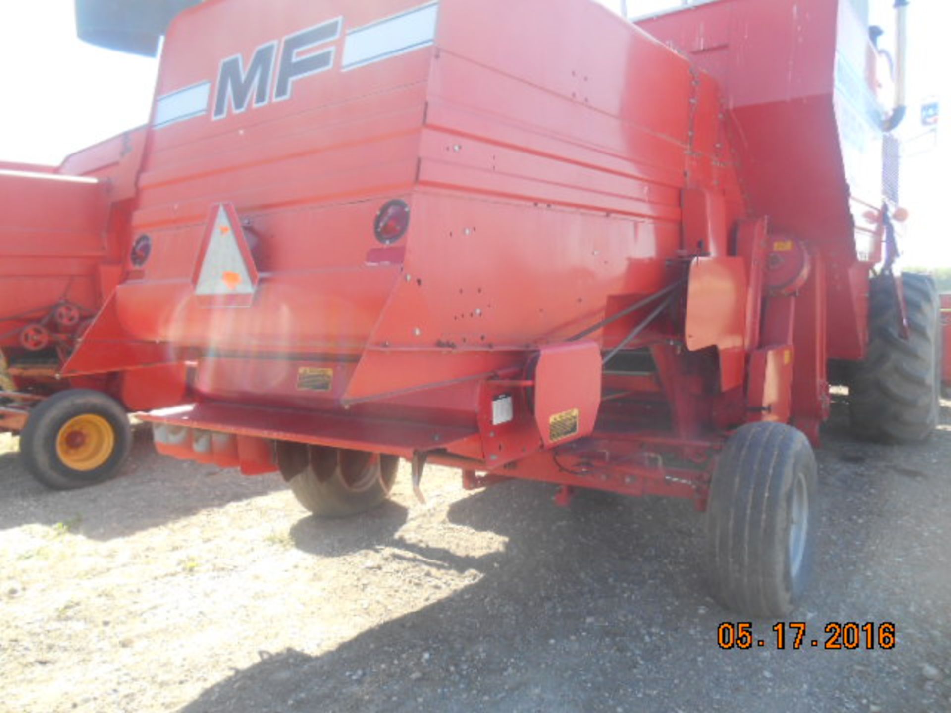 MF 850 SP Combine-Grey Cab, melroe pickup,chopper, 2031 hrs ( Real Nice) - Image 4 of 4