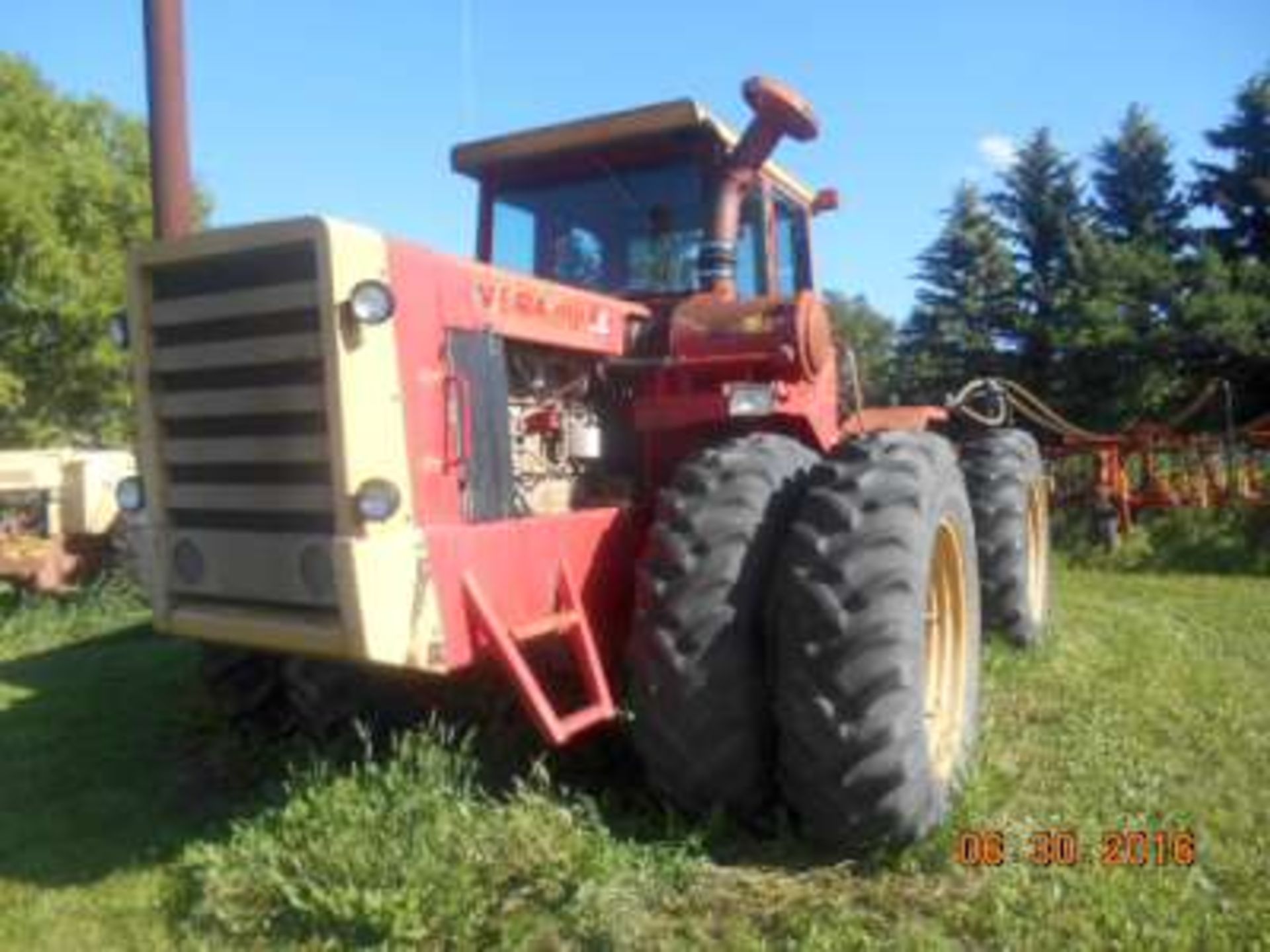 Versatile 800 Series II, cab, air,4 hyds, 18.4x38 tires, 7500 hrs, plumbed for an airseeder (good)