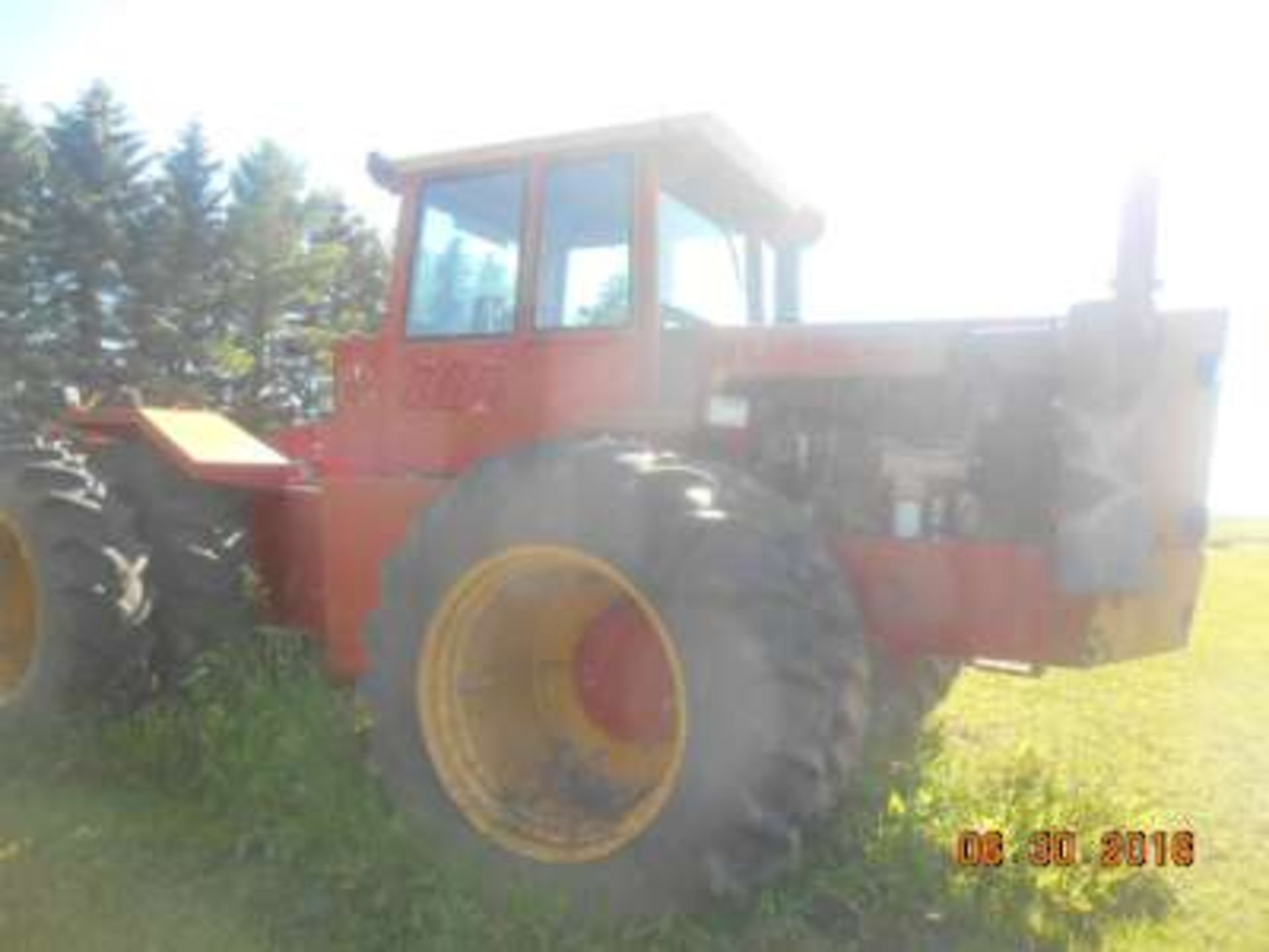Versatile 800 Series II, cab, air,4 hyds, 18.4x38 tires, 7500 hrs, plumbed for an airseeder (good) - Image 2 of 4
