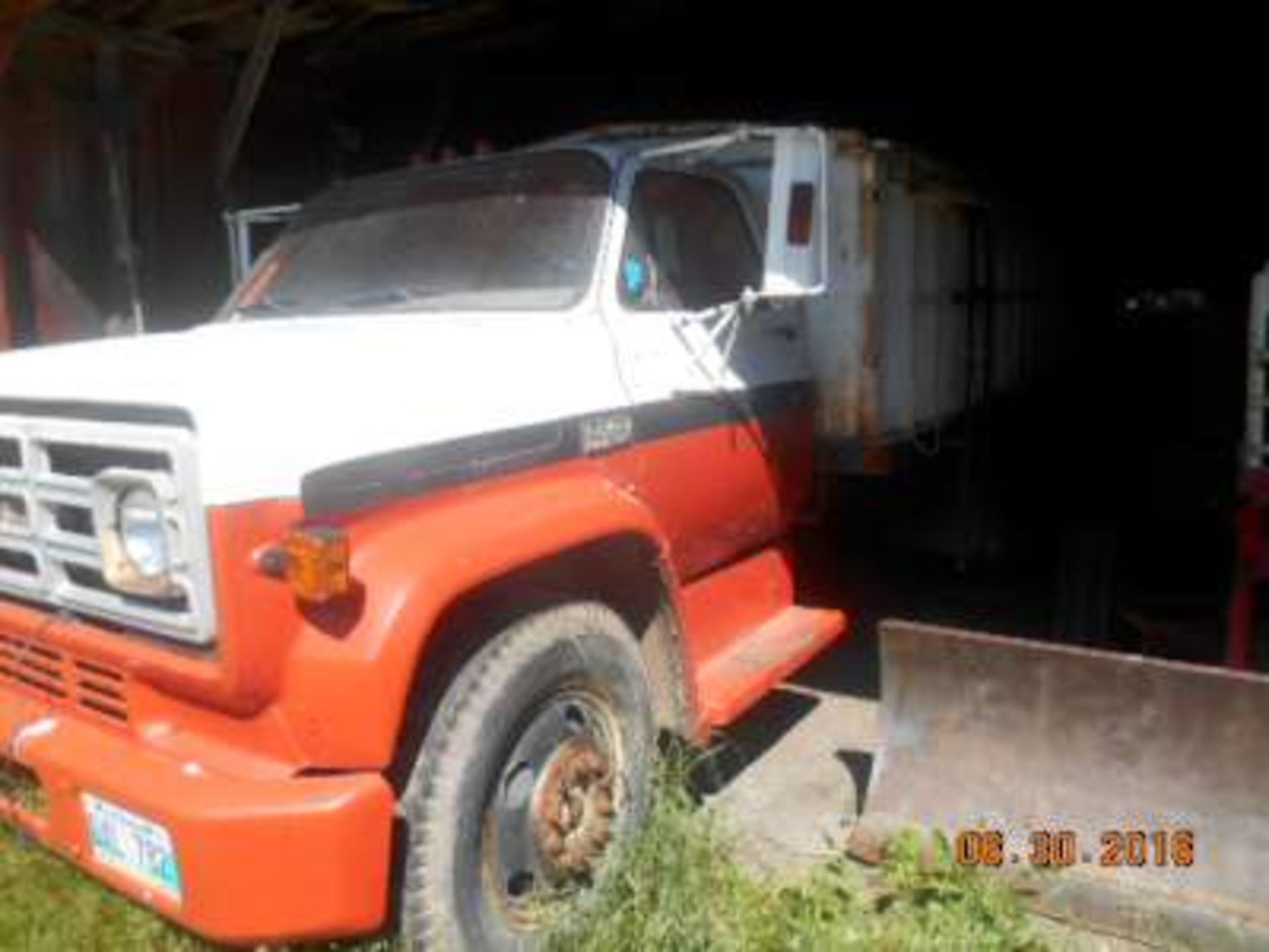 1979? GMC 6000, 366 V8, 5x2, 16’ box, tarp