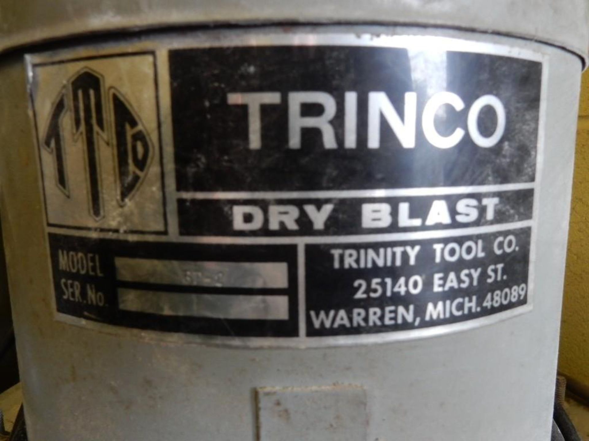 Trinco Model 36BP Dry Blast Cabinet, 36" L-R, with Gloves & Media Nozzle, Trinco BP-2 Media - Image 3 of 5