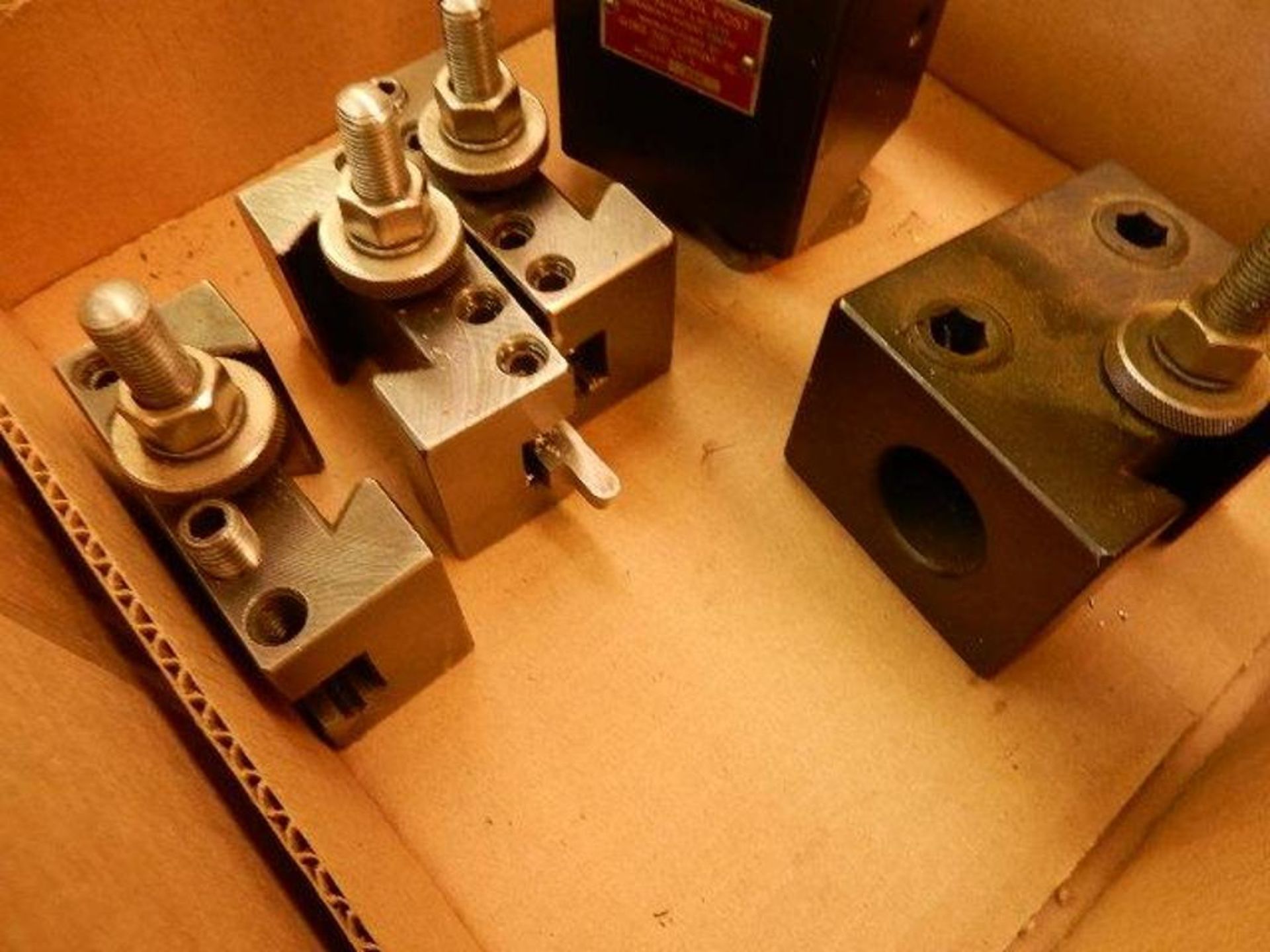 Aloris BXA Tool Post with 4 Holders - Image 2 of 3