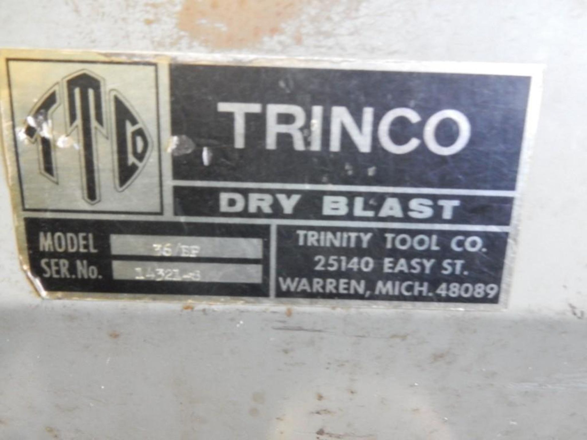 Trinco Model 36BP Dry Blast Cabinet, 36" L-R, with Gloves & Media Nozzle, Trinco BP-2 Media - Image 2 of 5