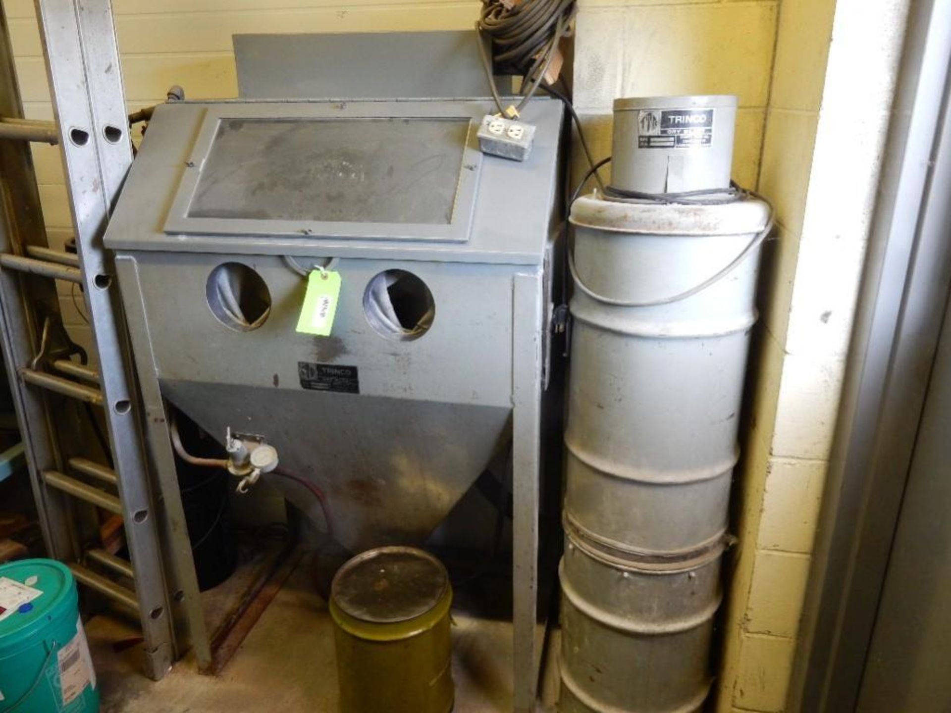 Trinco Model 36BP Dry Blast Cabinet, 36" L-R, with Gloves & Media Nozzle, Trinco BP-2 Media