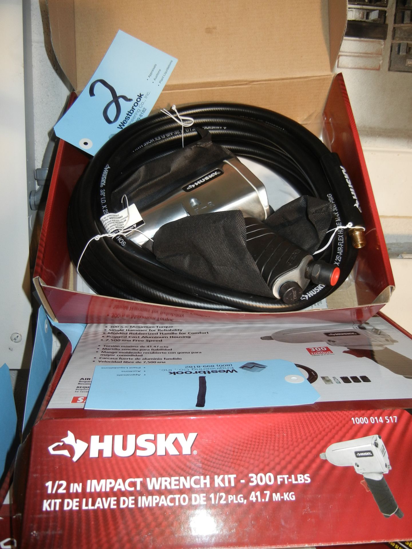 Husky Model 1000 014 517; 300 Ft. Lbs. 1/2" Pneumatic Impact Gun with Air Hose; (New in Box)