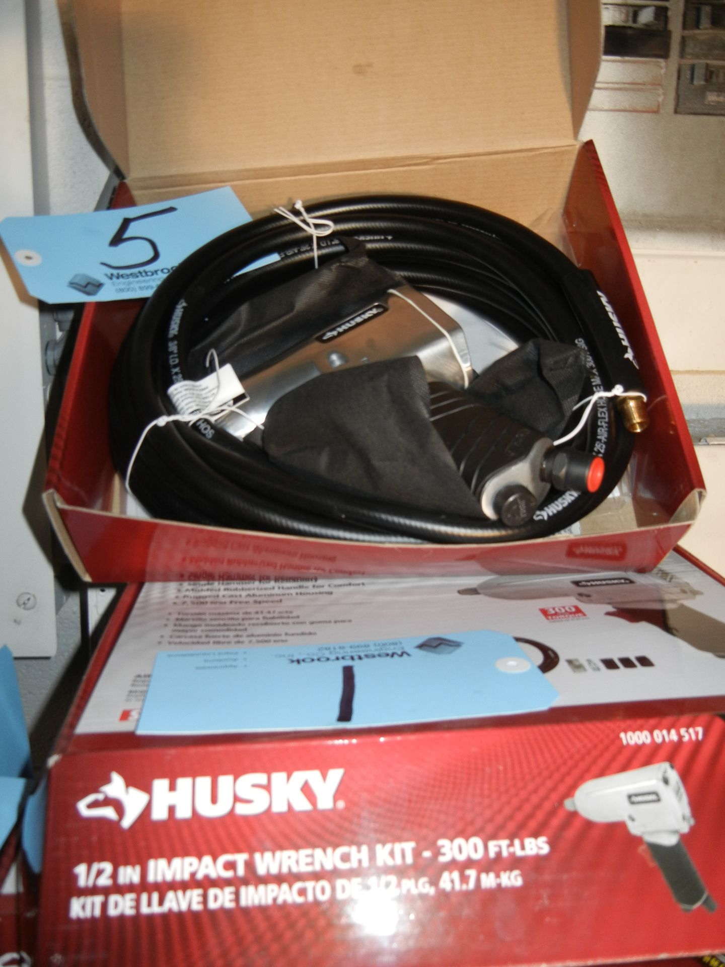 Husky Model 1000 014 517; 300 Ft. Lbs. 1/2" Pneumatic Impact Gun with Air Hose; (New in Box)