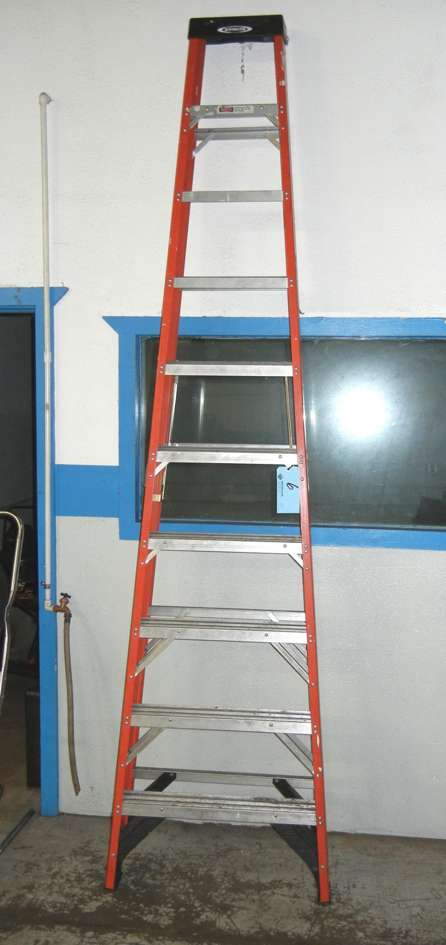 WERNER 10' Fiberglass Step Ladder