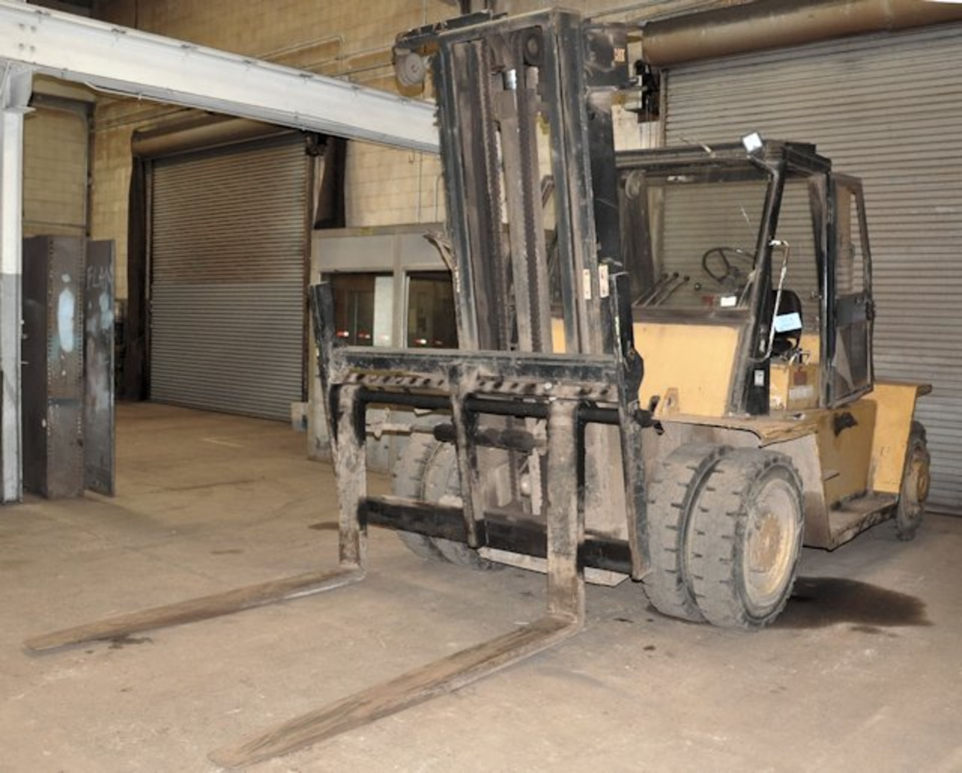 CATERPILLAR MODEL V225B; 22,500-Lbs. X 218" Lift Capacity Diesel Fork Lift Truck; 7' Forks - Image 2 of 5