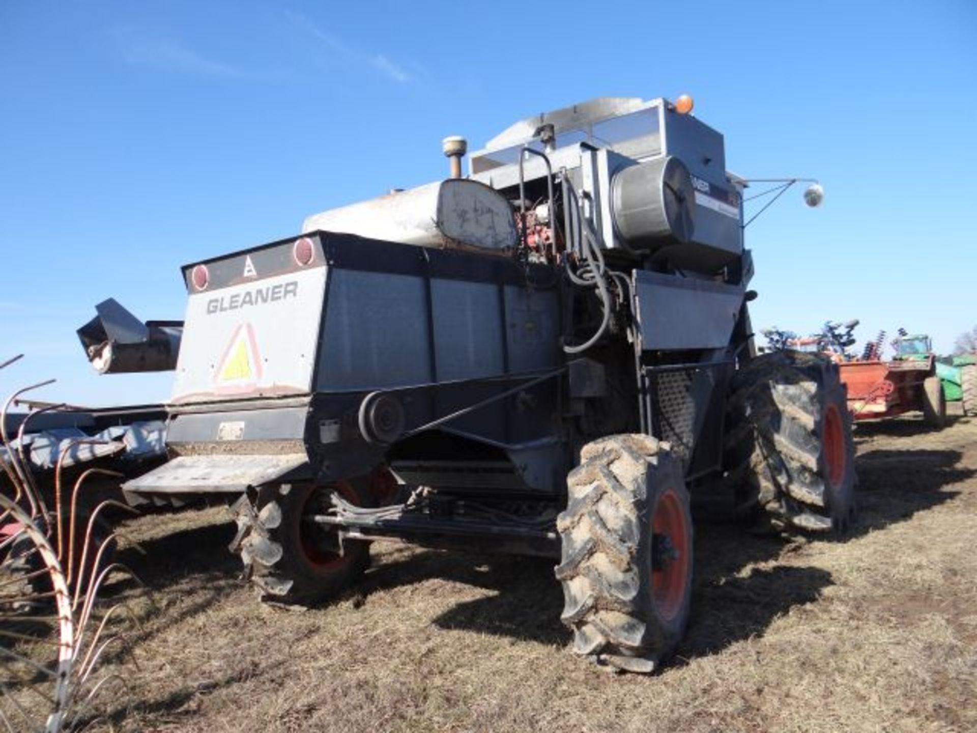 Lot 1909: Gleaner F2 Combine, 1978 2327/1564 hrs, 4wd, Hydrostat, Corn and Soybean Special - Image 3 of 3