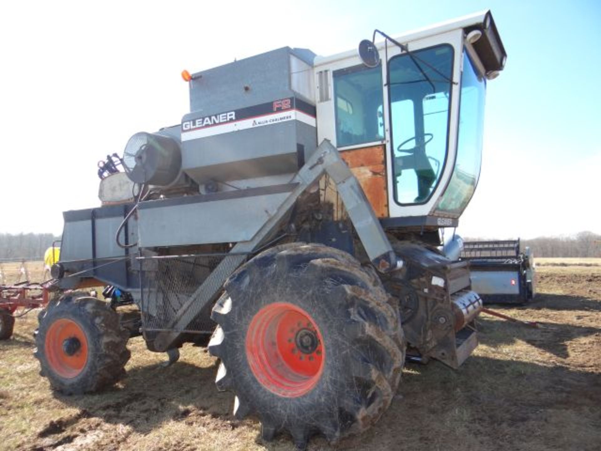 Lot 1909: Gleaner F2 Combine, 1978 2327/1564 hrs, 4wd, Hydrostat, Corn and Soybean Special - Image 2 of 3