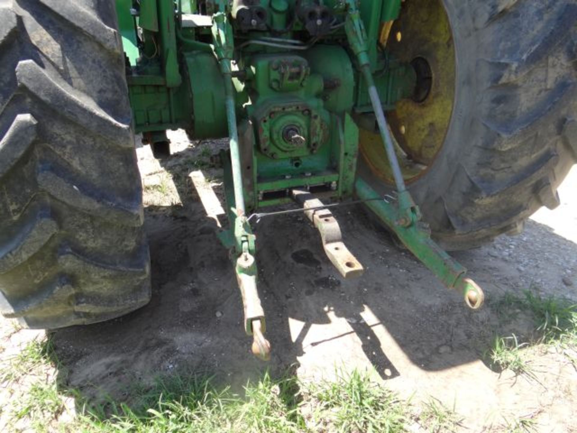 JD 2950 Tractor w/JD 260 Loader w/Bale Fork - Image 4 of 4