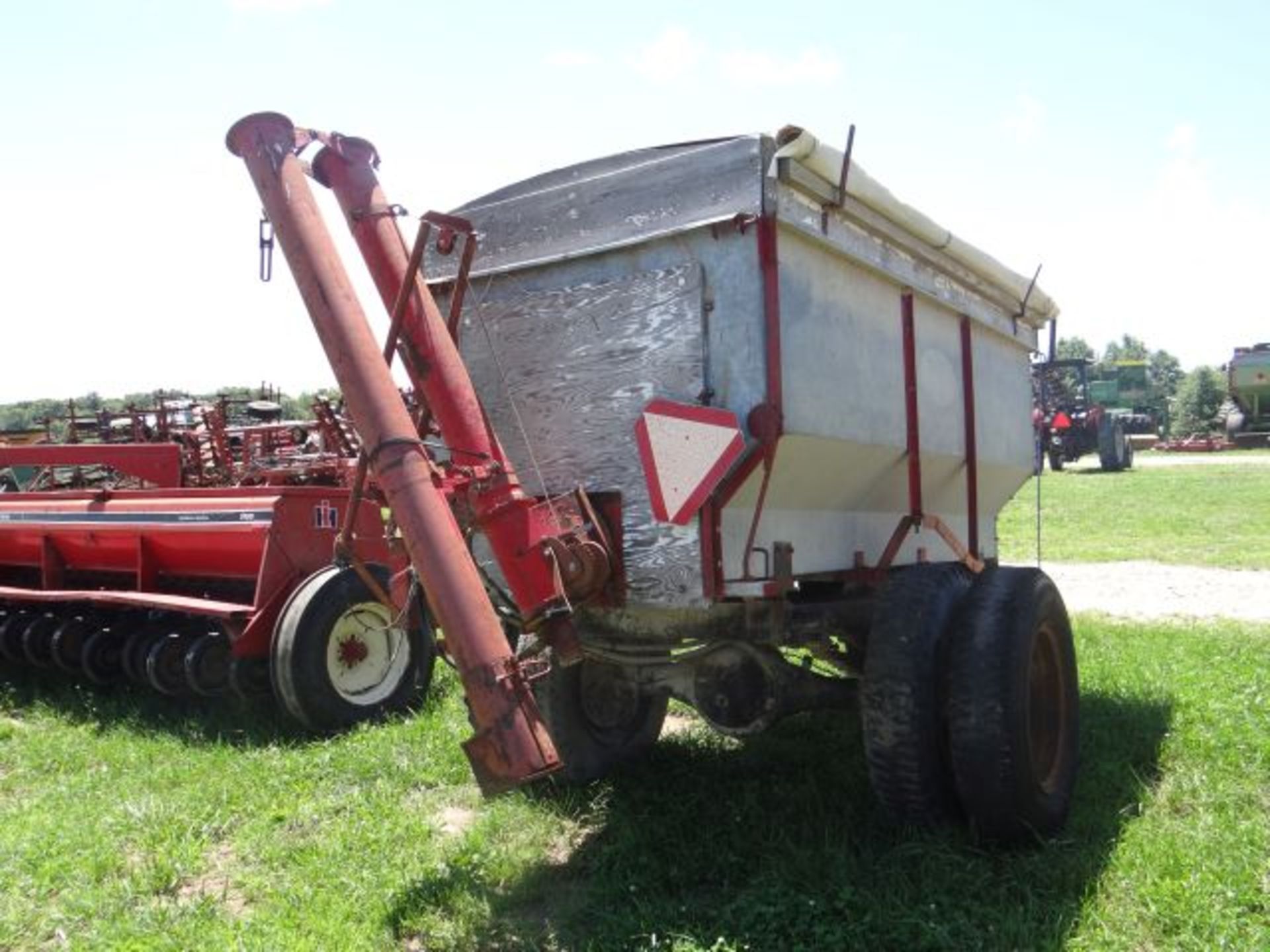 150 bu Seed Wagon Hyd Auger and Hyd Dump - Image 3 of 3