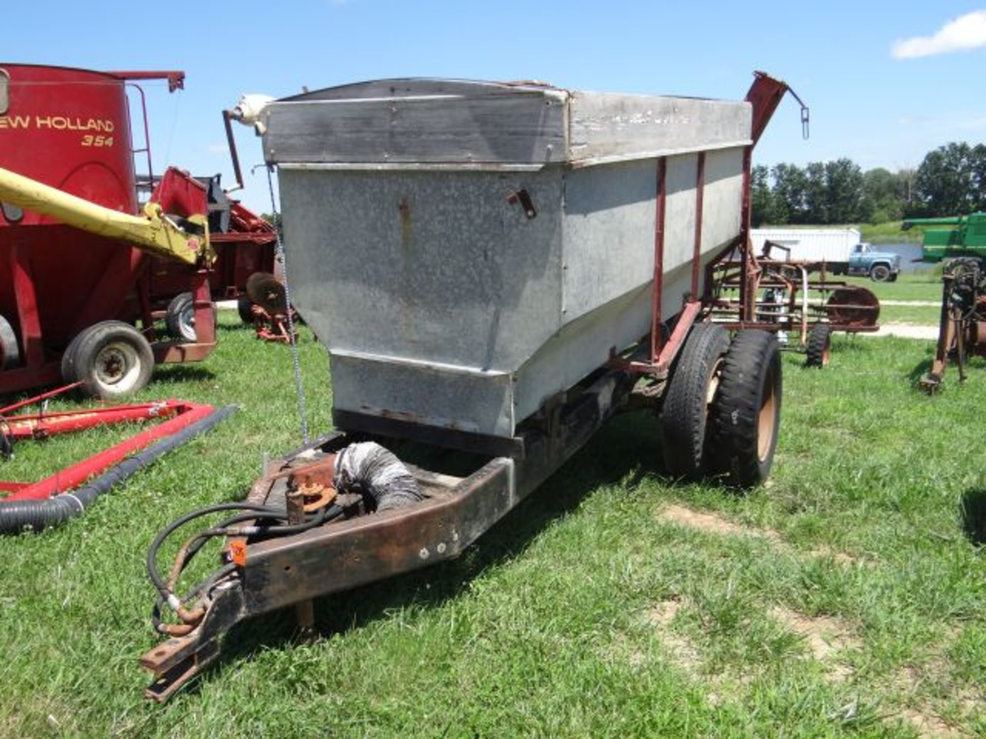 150 bu Seed Wagon Hyd Auger and Hyd Dump