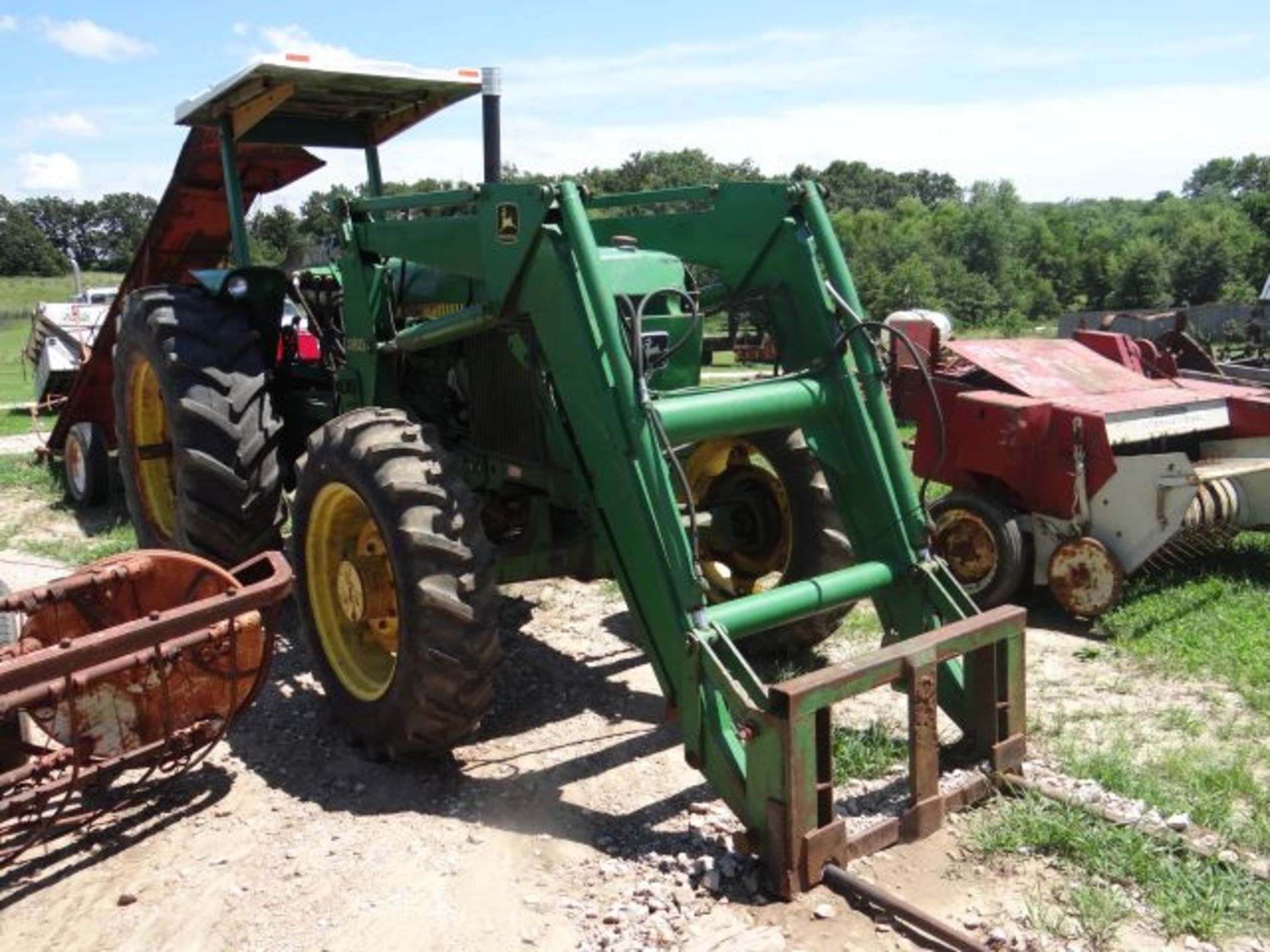 JD 2950 Tractor w/JD 260 Loader w/Bale Fork - Image 2 of 4