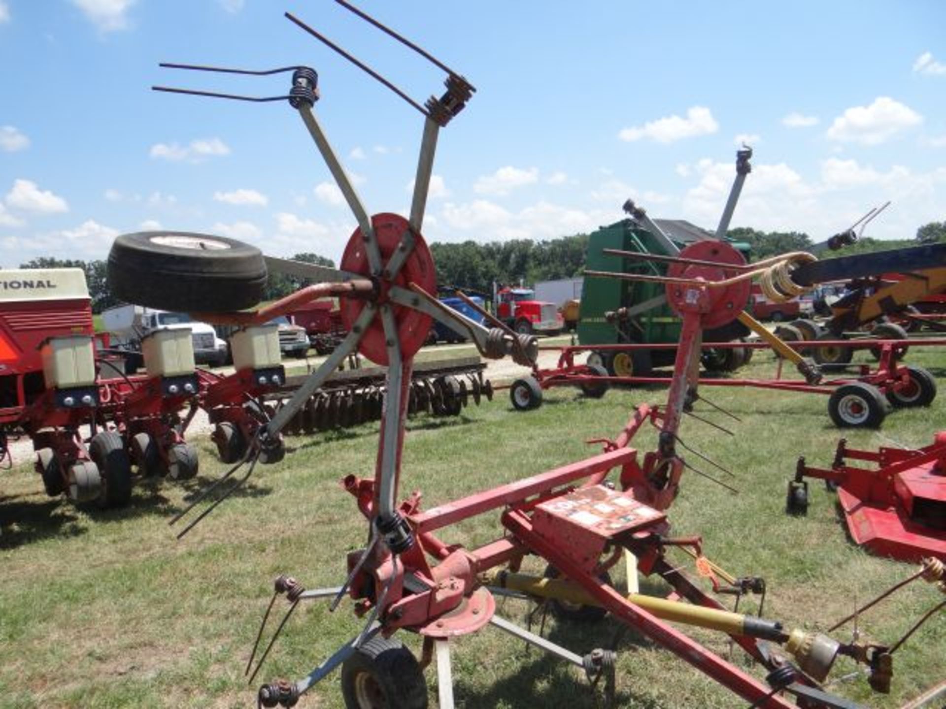 Tonutti 4 Basket Hay Tedder 17' - Image 2 of 3