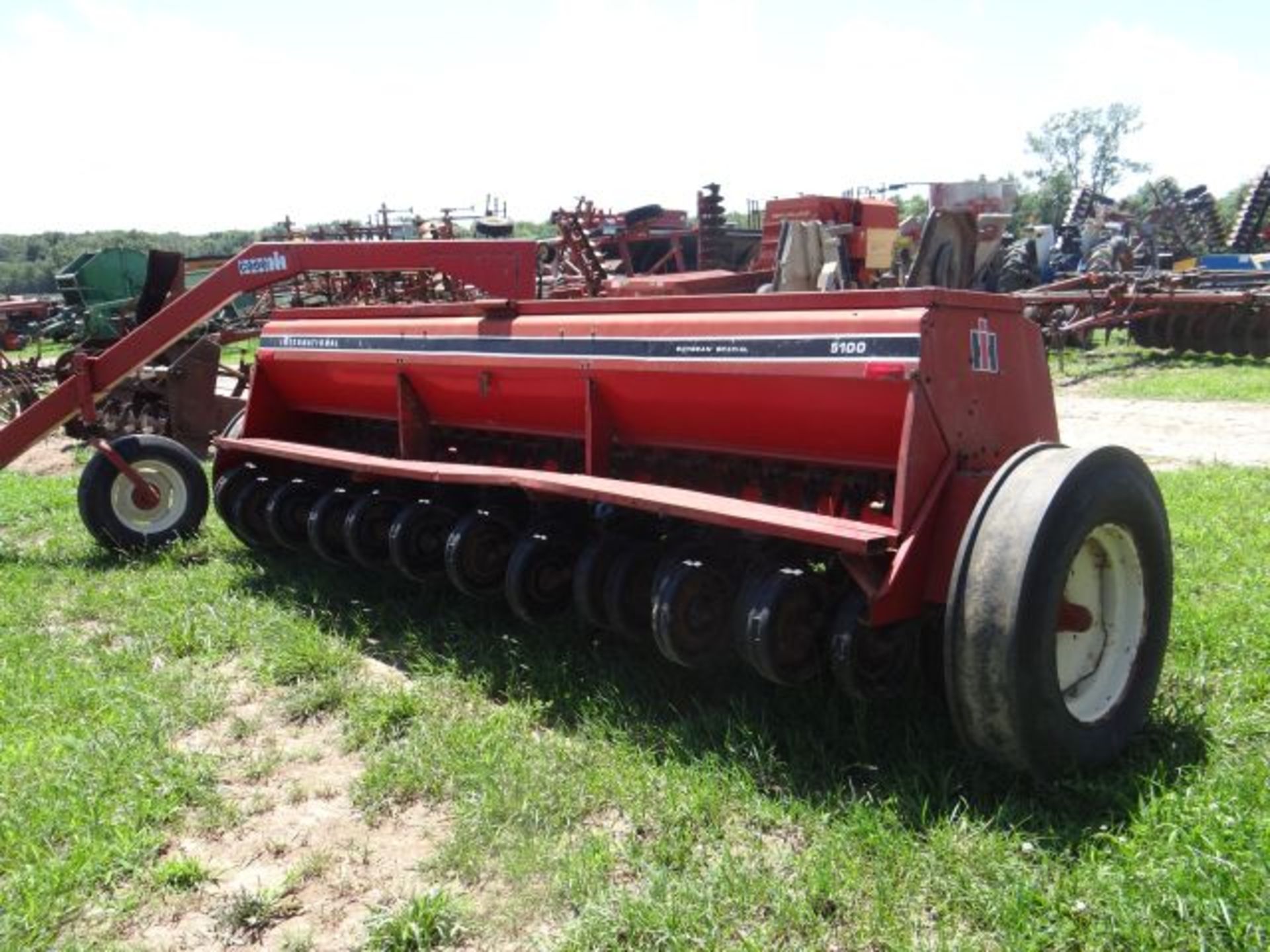 IH 5100 Drill w/Case IH Tandem Hitch - Image 3 of 3