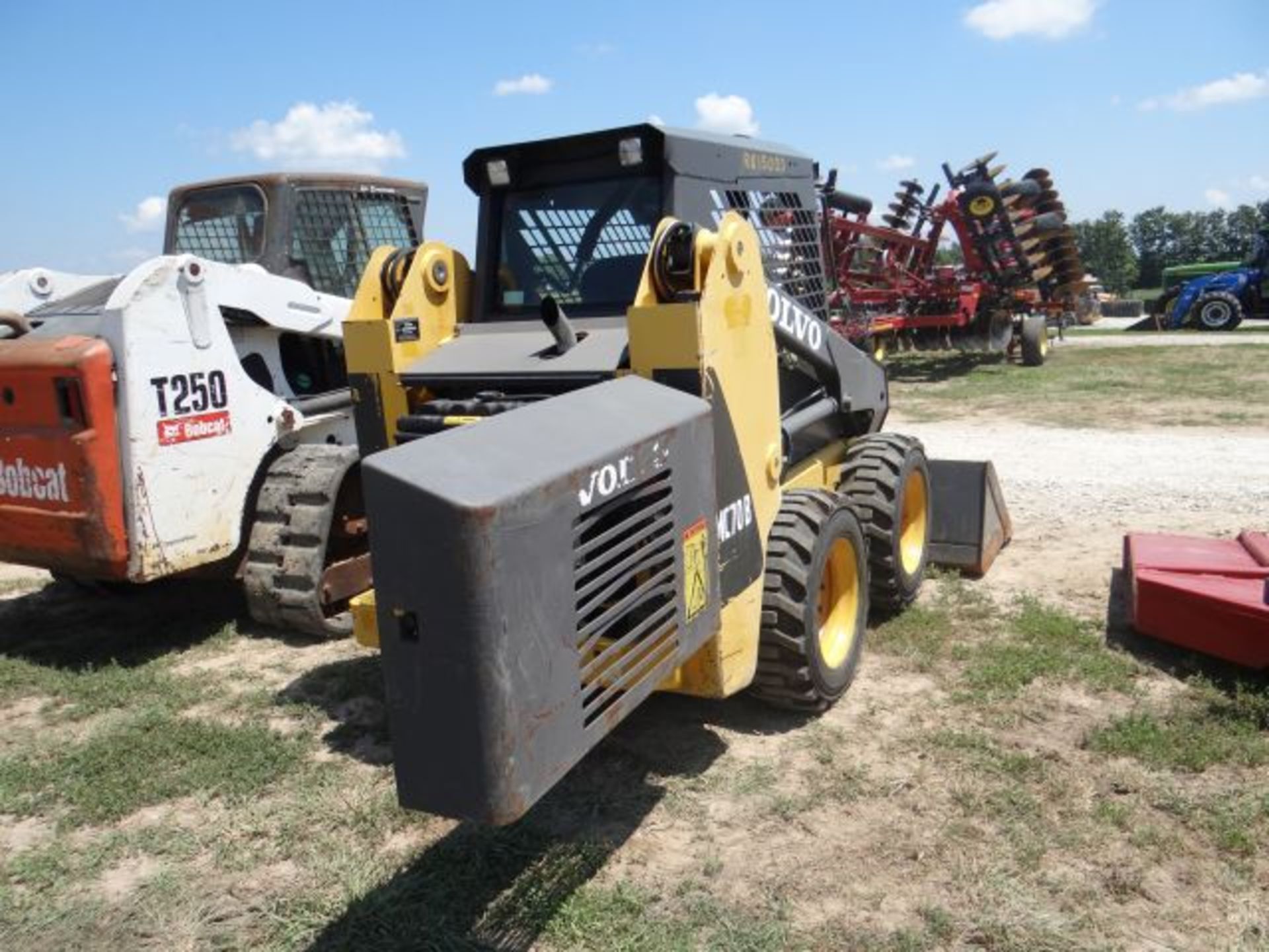 Volvo MC70B Skid Steer, 2006 #111615, 1890 hrs, 53hp, Less than 40 hrs on Tires, 72" Construction - Image 3 of 4