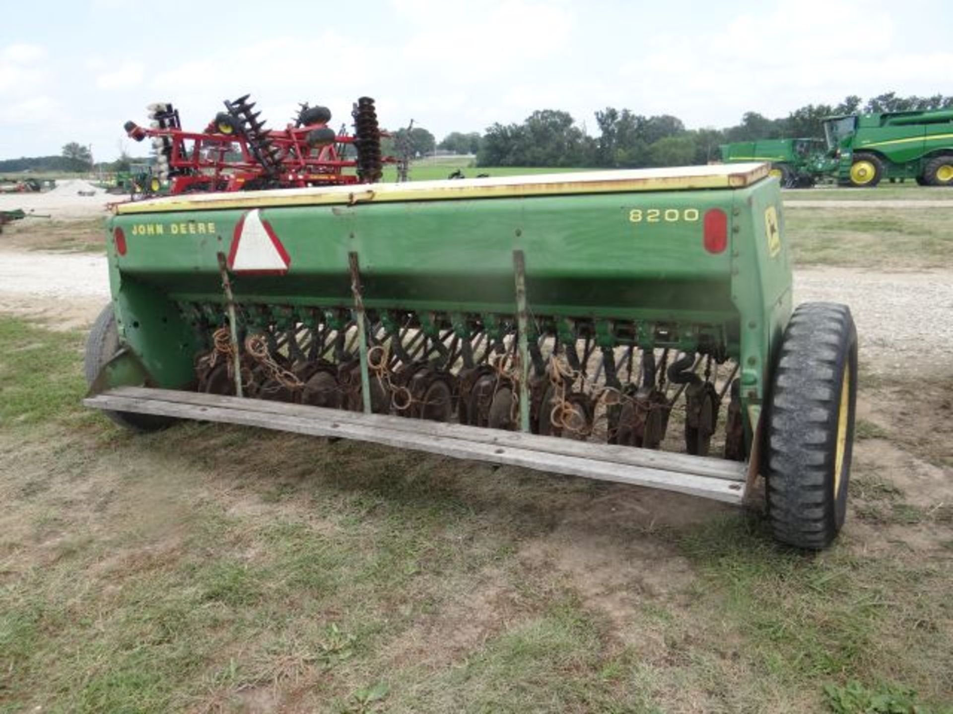 JD 8200 Grain Drill - Image 3 of 3