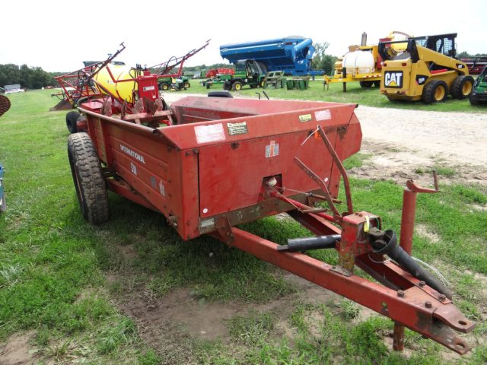 IH 530 Manure Spreader #112054, Single Beater - Image 2 of 3