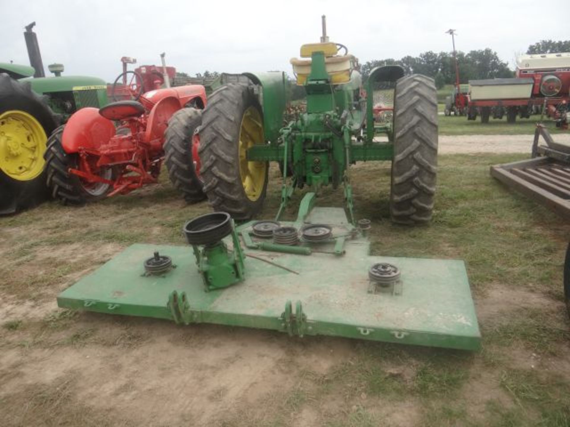 JD 2010 Tractor Gas, Row Crop, WF, Syncro, 3pt, 13.9x36 Tires, w/Mid Mount Mower - Image 4 of 4