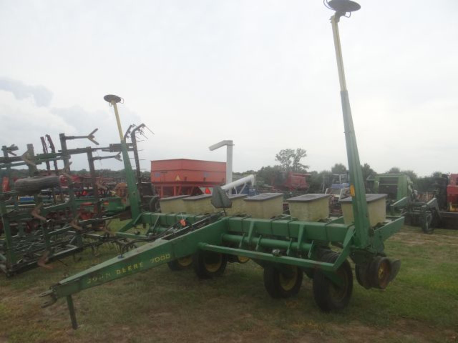 JD 7000 Planter 6 Row, Soybean Meters in the Shed