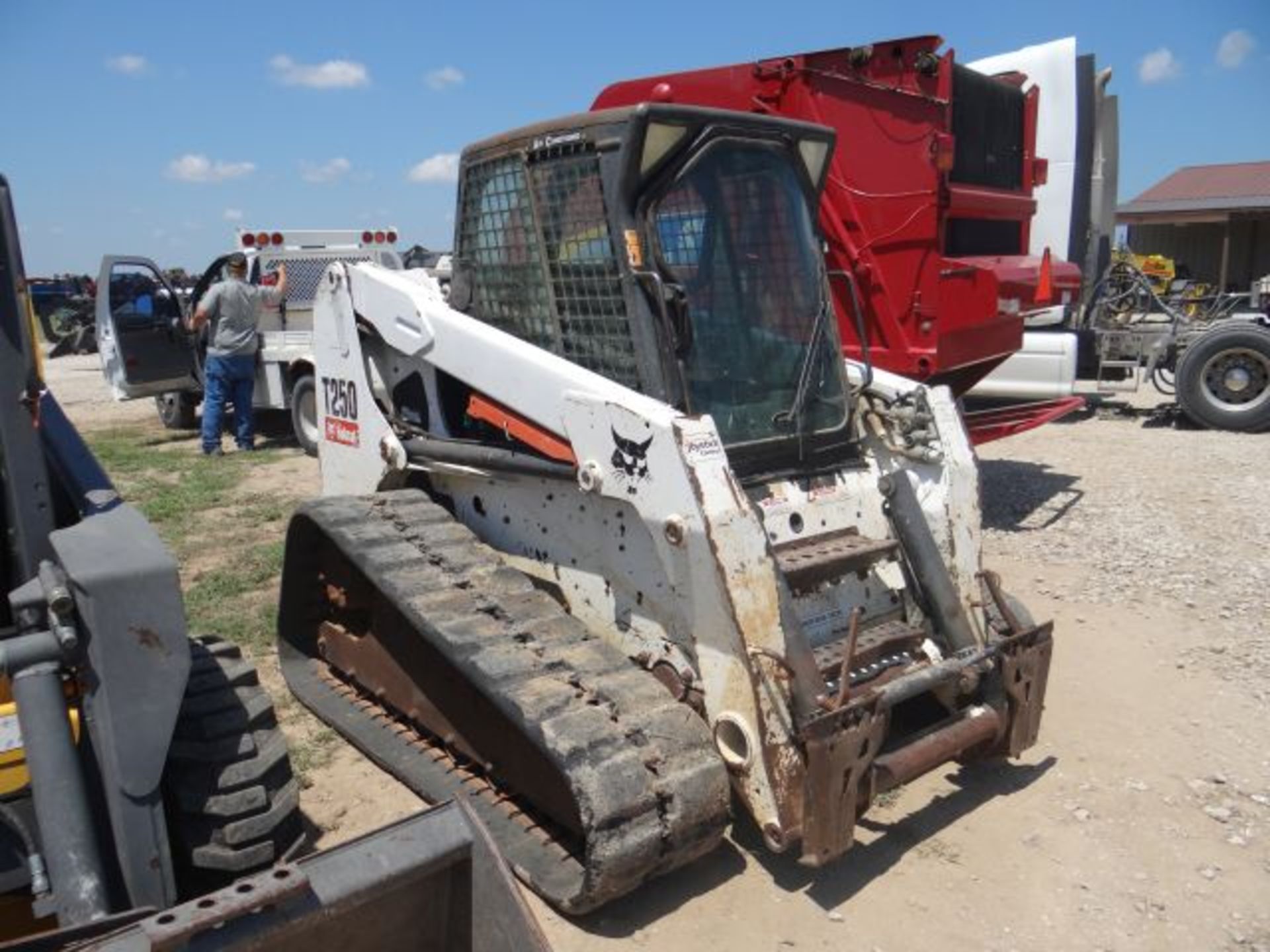 BobCat T250 Skid Steer, 2006 #112062, 4717 hrs, Switchable ISO and H Pattern Controls, CAH, 84" - Image 2 of 4