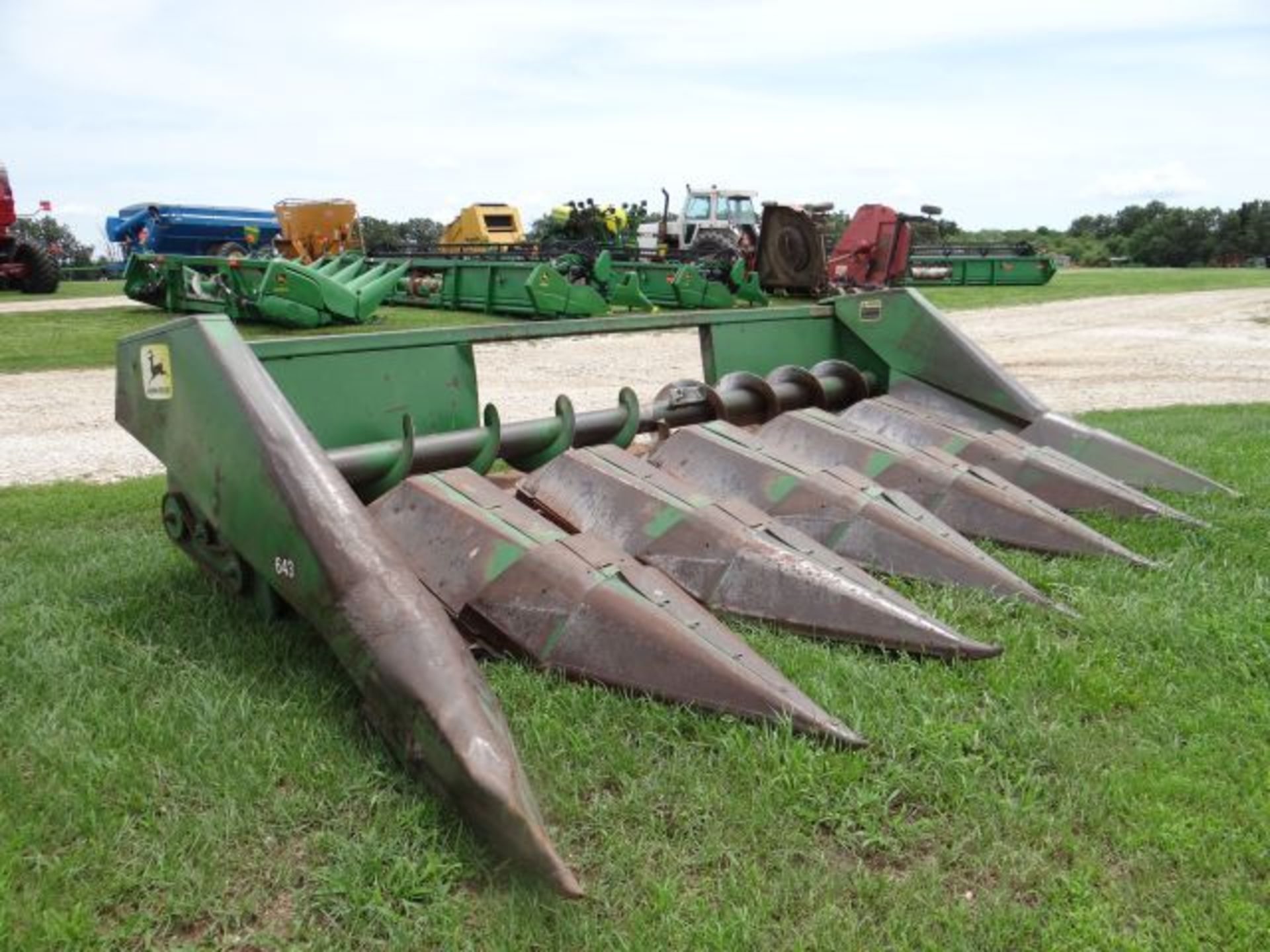 JD 643 Corn Head 6 Row - Image 2 of 4