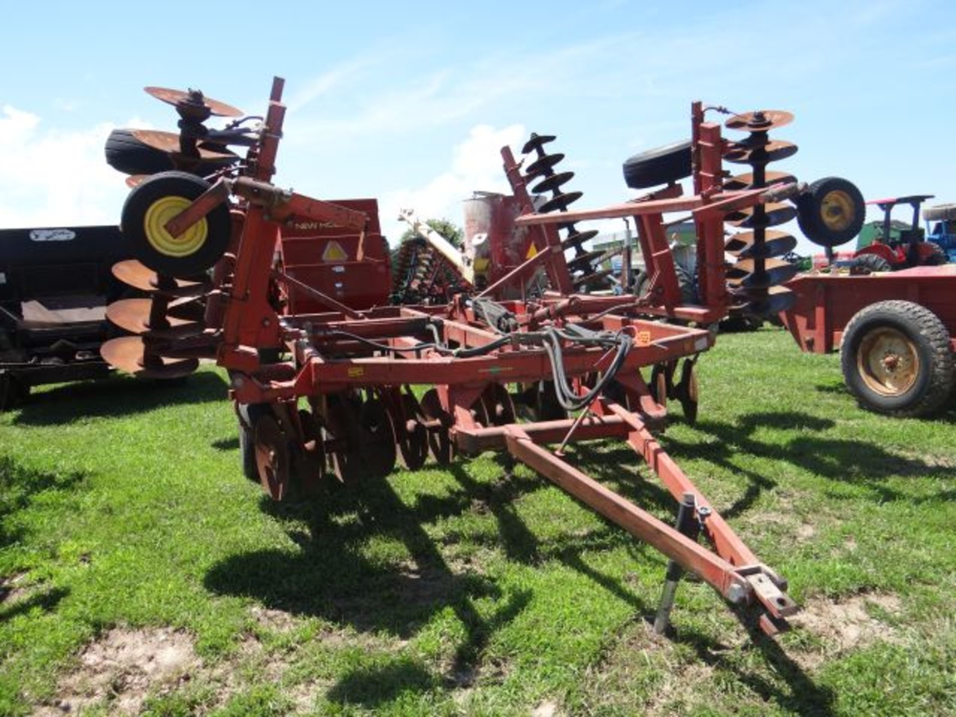 Sunflower 1230 Disk #111501, 21' 6", 9" Spacing, Stored under roof and off the ground, Gauge Wheels, - Image 2 of 3