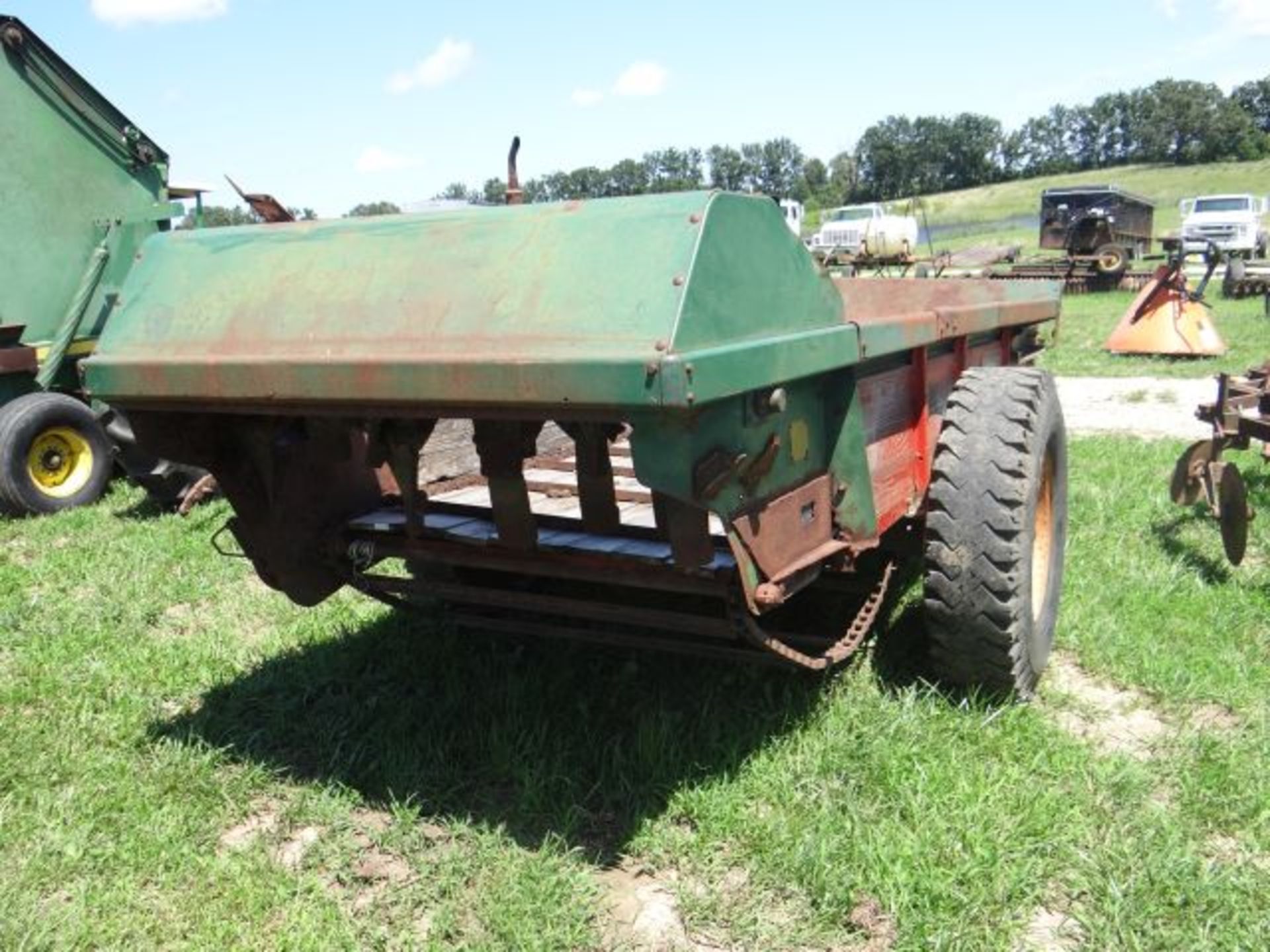 New Idea Manure Spreader - Image 3 of 3