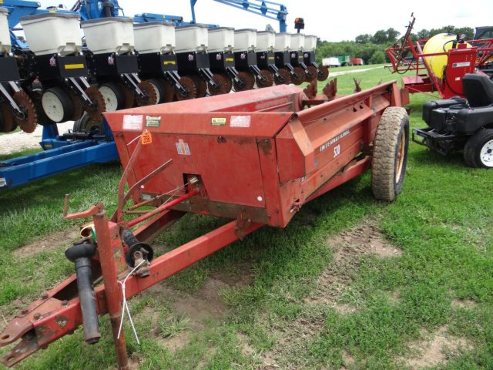 IH 530 Manure Spreader #112054, Single Beater