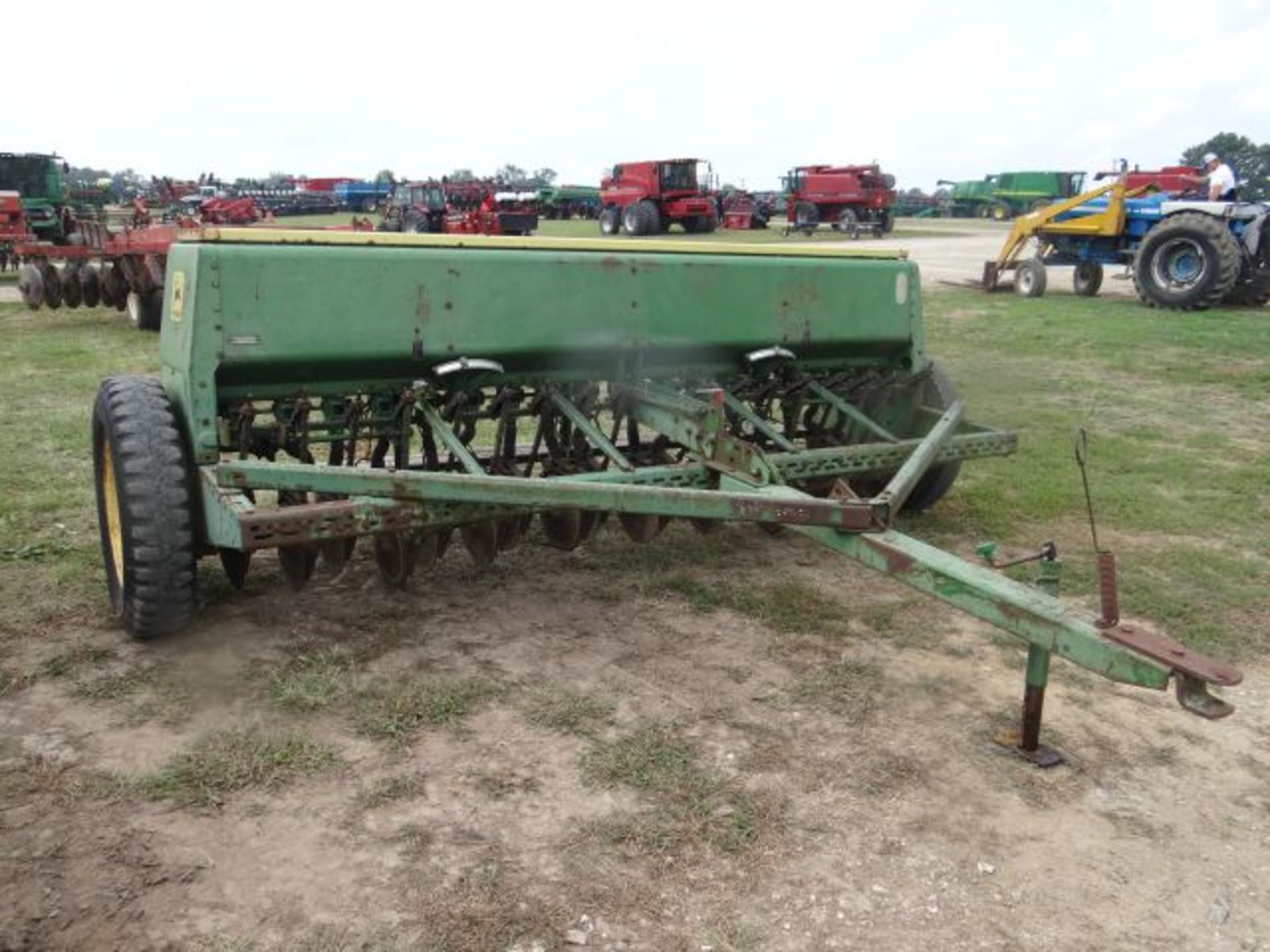 JD 8200 Grain Drill - Image 2 of 3