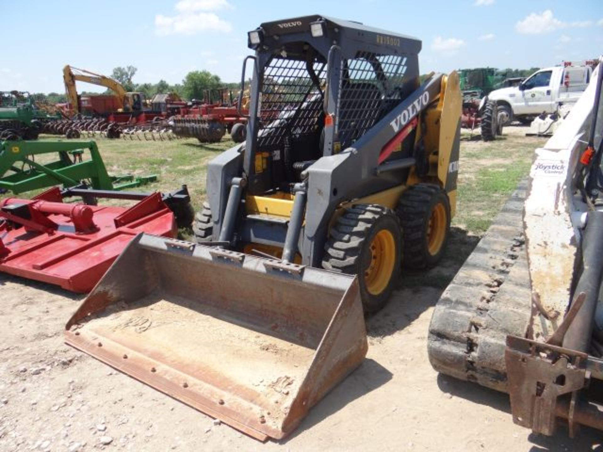 Volvo MC70B Skid Steer, 2006 #111615, 1890 hrs, 53hp, Less than 40 hrs on Tires, 72" Construction