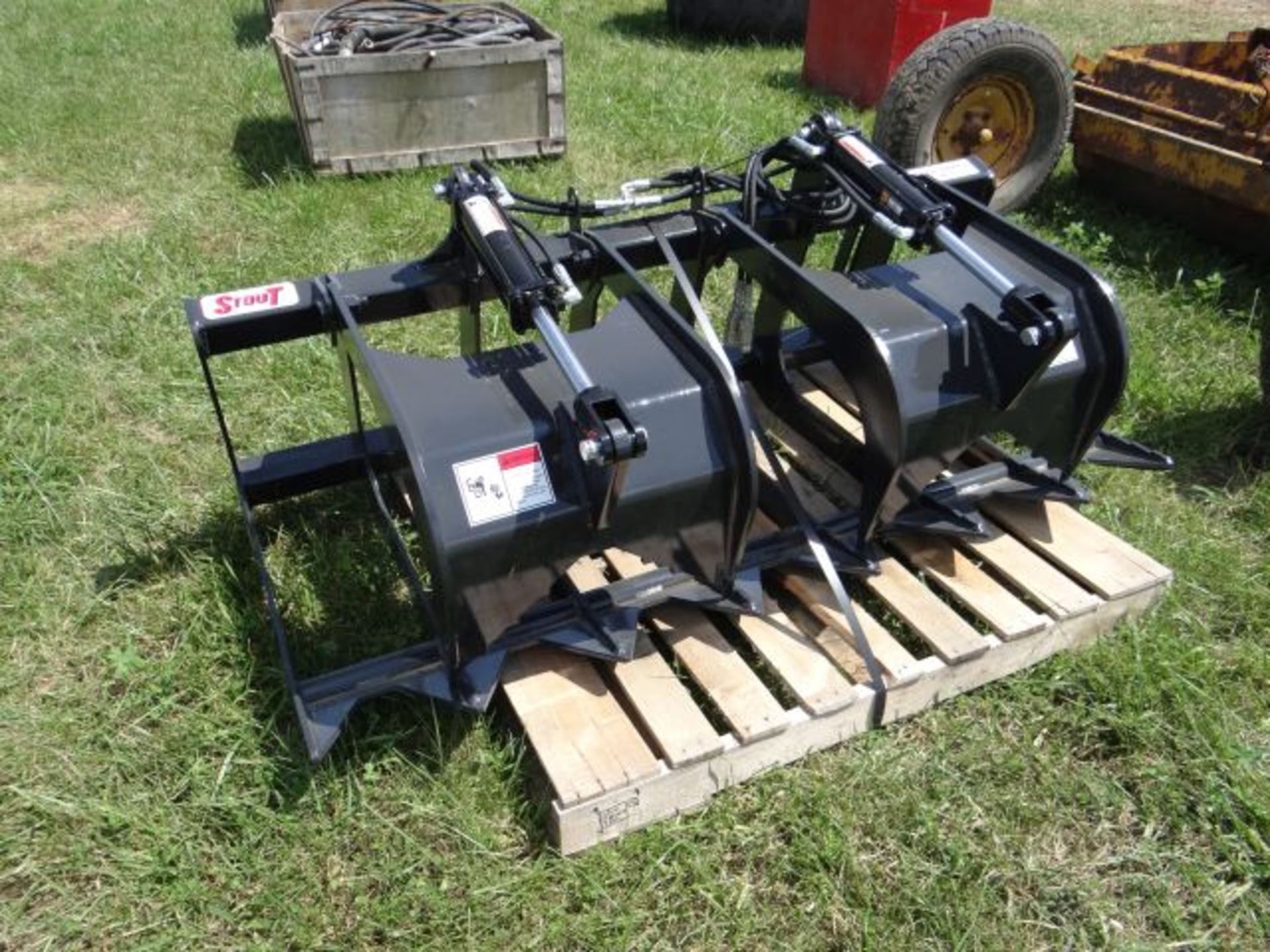 New Stout 66-9 Brush Grapple Skid Steer Quick Attach - Image 3 of 3