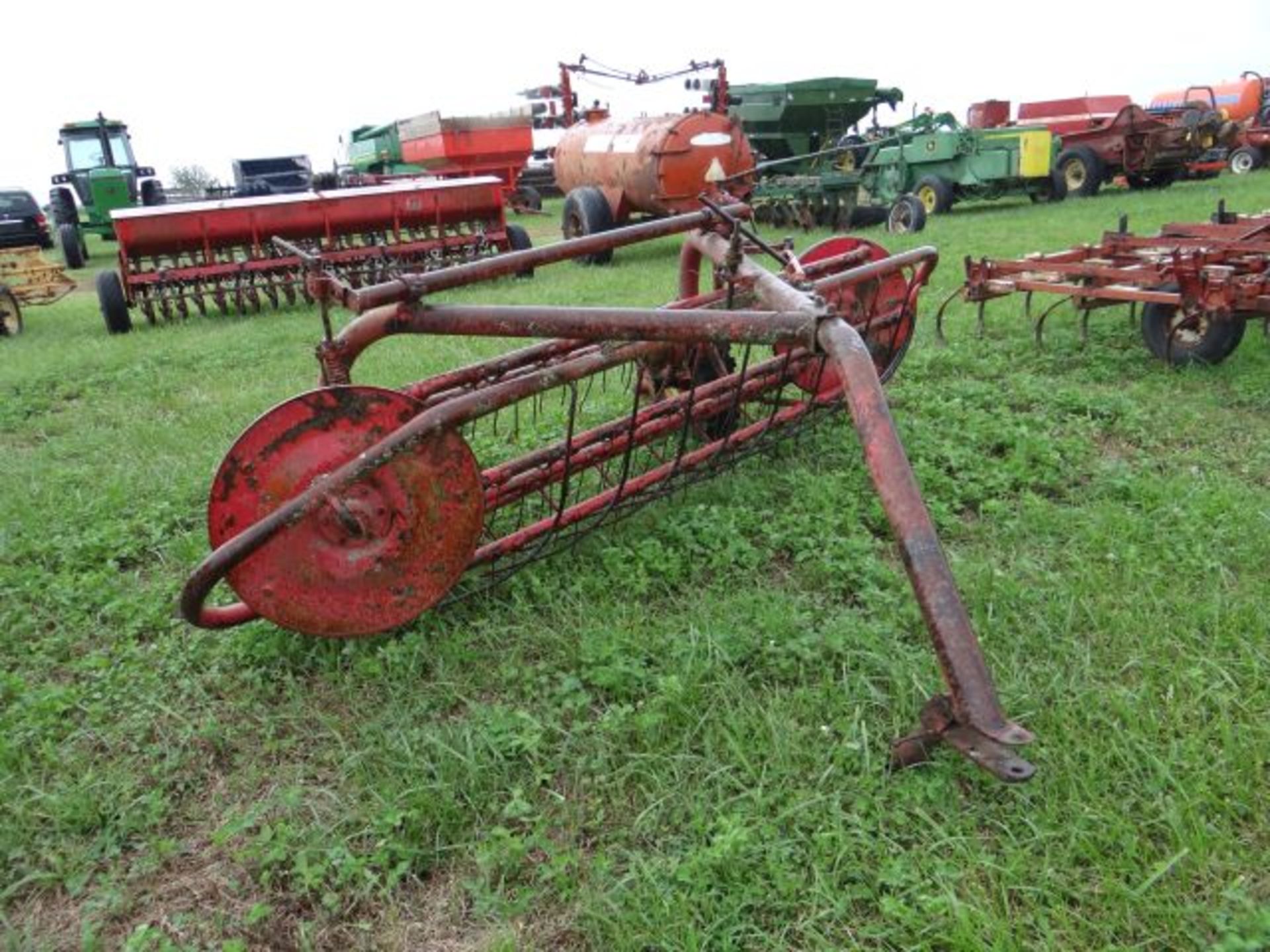 MF Side Delivery Hay Rake - Image 2 of 3