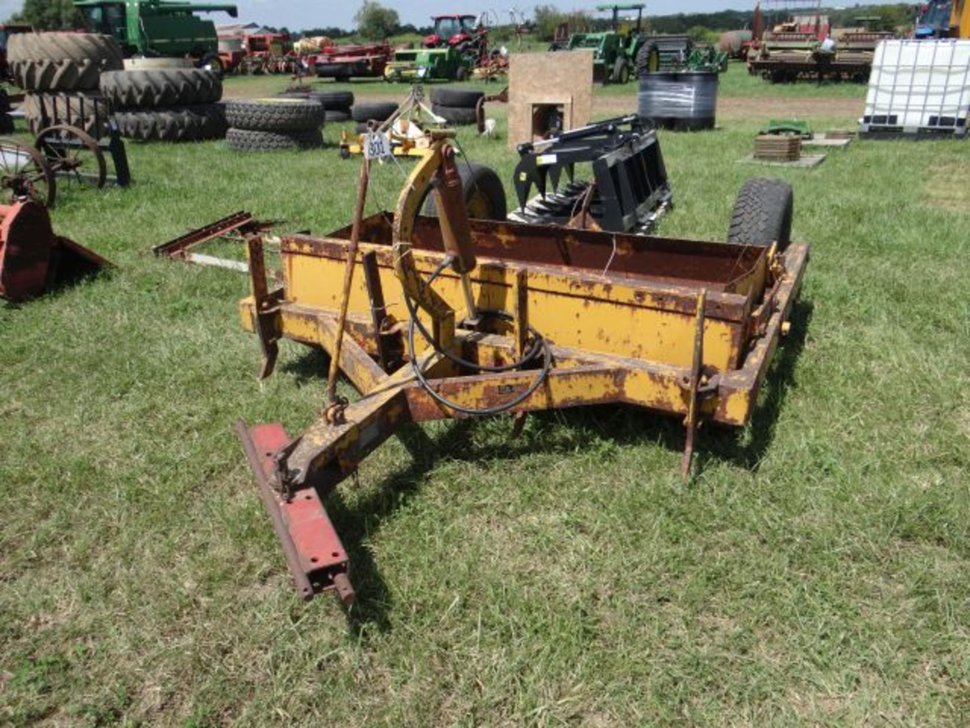 2pt Dirt Scoop 1/2 yard, w/Wheels and Hyd Cylinder - Image 3 of 4