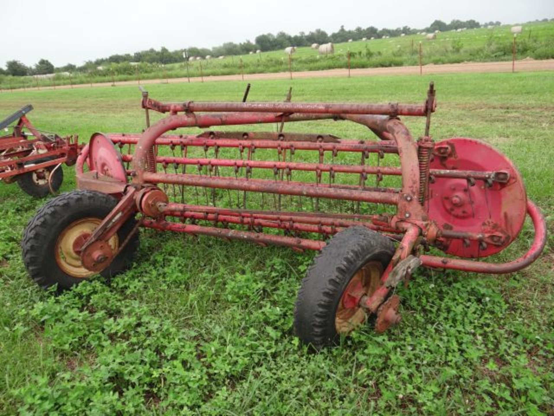 MF Side Delivery Hay Rake - Image 3 of 3