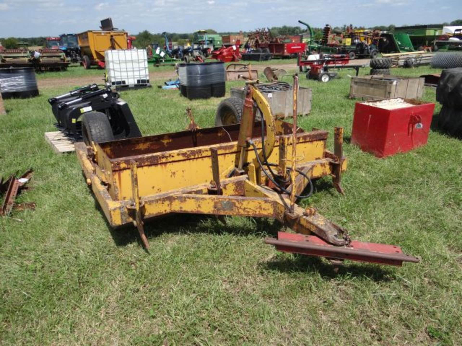 2pt Dirt Scoop 1/2 yard, w/Wheels and Hyd Cylinder - Image 2 of 4